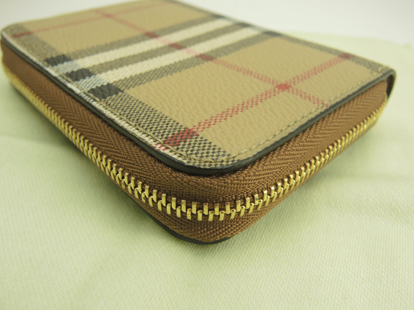 Burberry portafoglio piccolo con cerniera a quadri beige, portafoglio con cerniera perimetrale, ottime condizioni@ 4