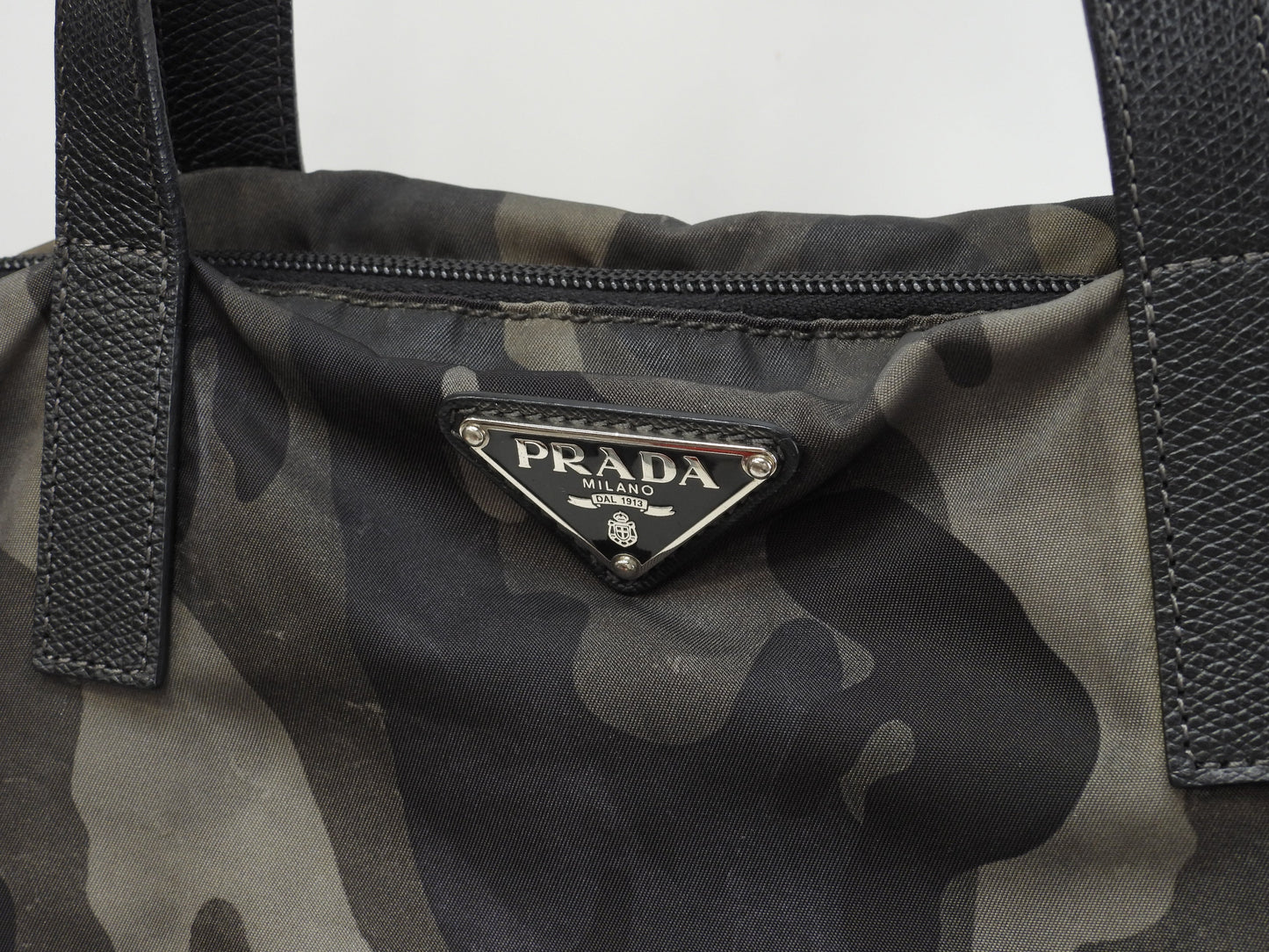 Prada borsa tote Saffiano/Nylon grigio nero mimetico da uomo con tracolla @ 1