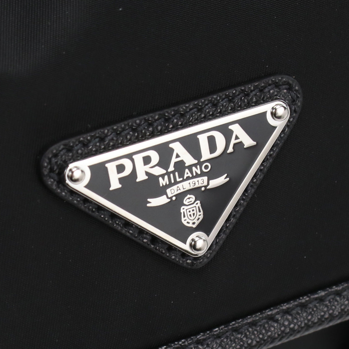 プラダ PRADA  斜め掛け ショルダーバッグ  リナイロン サフィアーノ トライアングルロゴ  メンズ ブランド2VD034　2DMH V XOP　F0002NERO ブラック　bag-01
