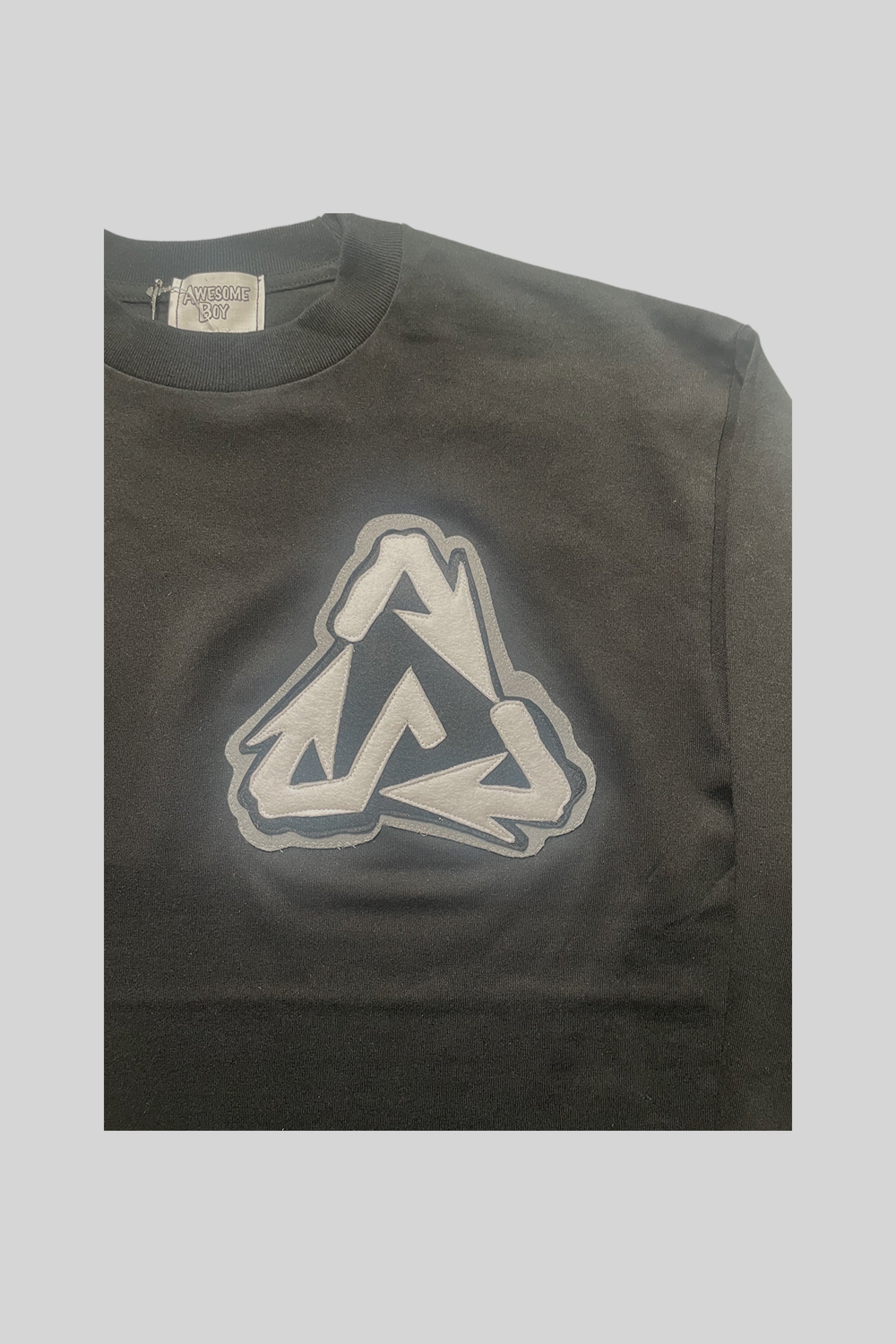 T-SHIRT A MANICHE LUNGHE CON LOGO "RECYCLE" (NERO)