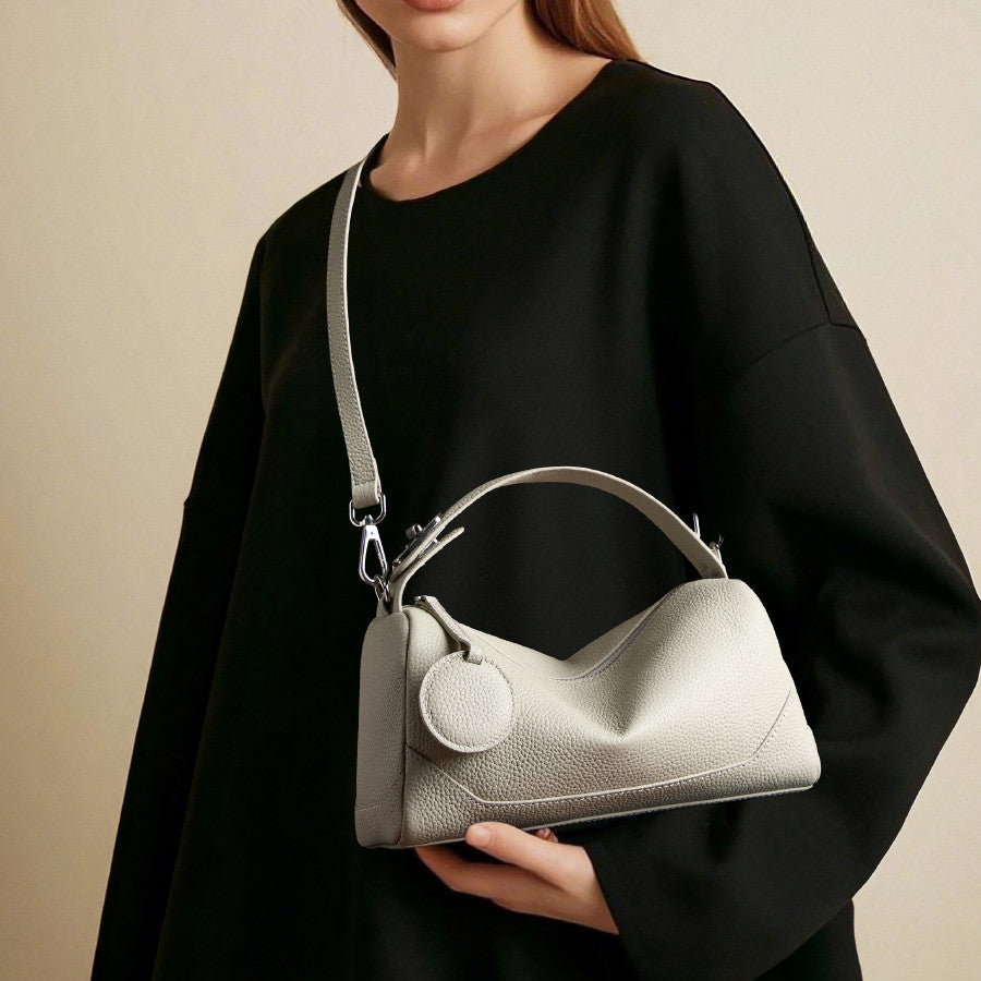 Nuovi modelli 2026. Borsa in vera pelle, tracolla, borsa a mano, a tracolla, a spalla. Elegante.