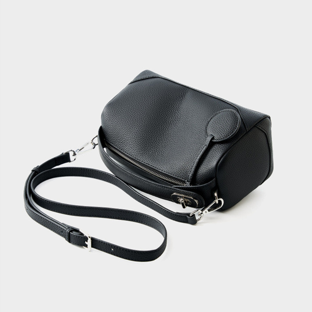 Nuovi modelli 2026. Borsa in vera pelle, tracolla, borsa a mano, a tracolla, a spalla. Elegante.