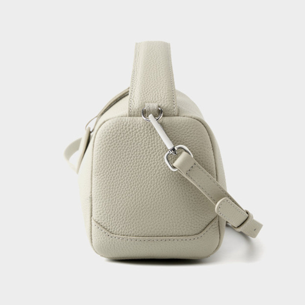 Nuovi modelli 2026. Borsa in vera pelle, tracolla, borsa a mano, a tracolla, a spalla. Elegante.
