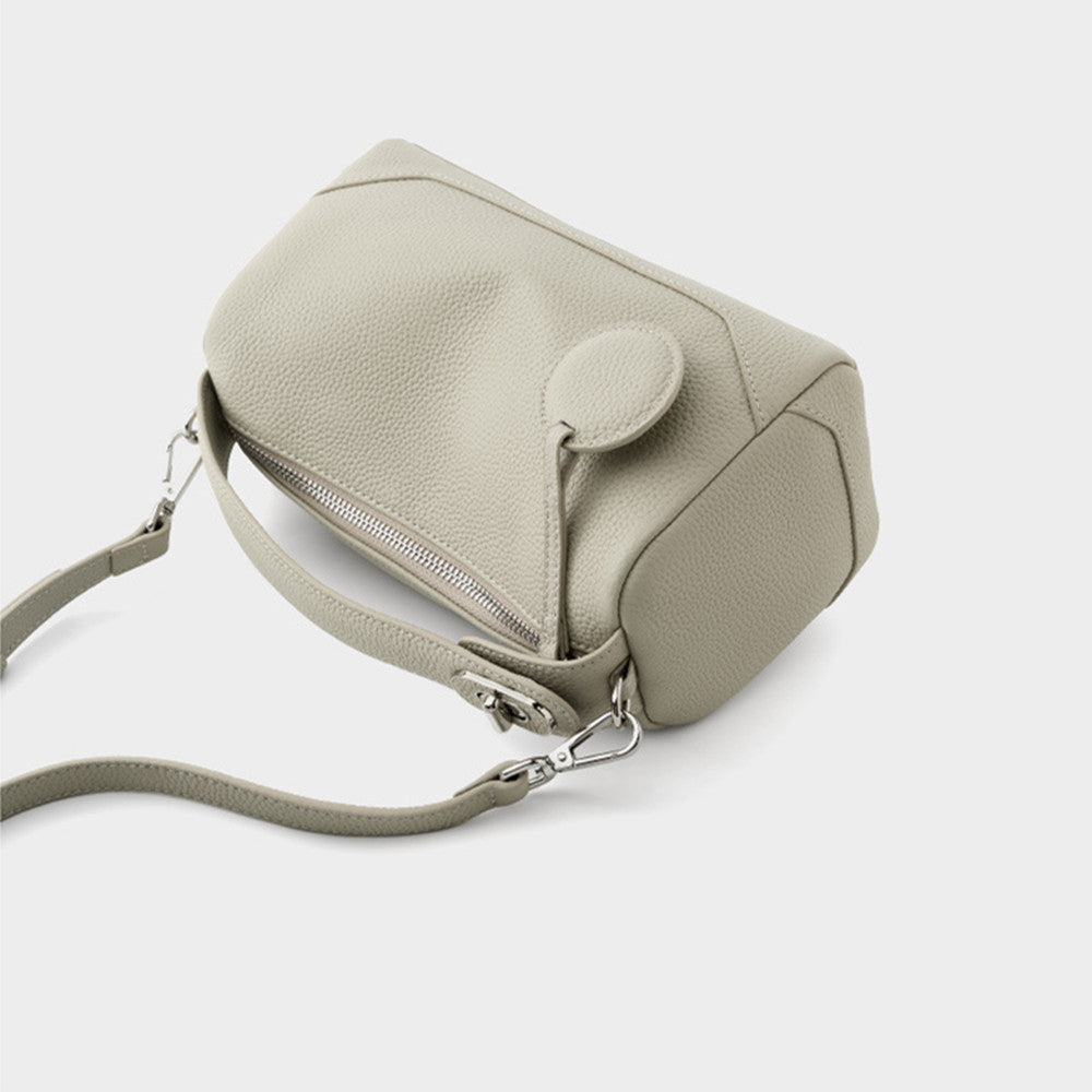 Nuovi modelli 2026. Borsa in vera pelle, tracolla, borsa a mano, a tracolla, a spalla. Elegante.