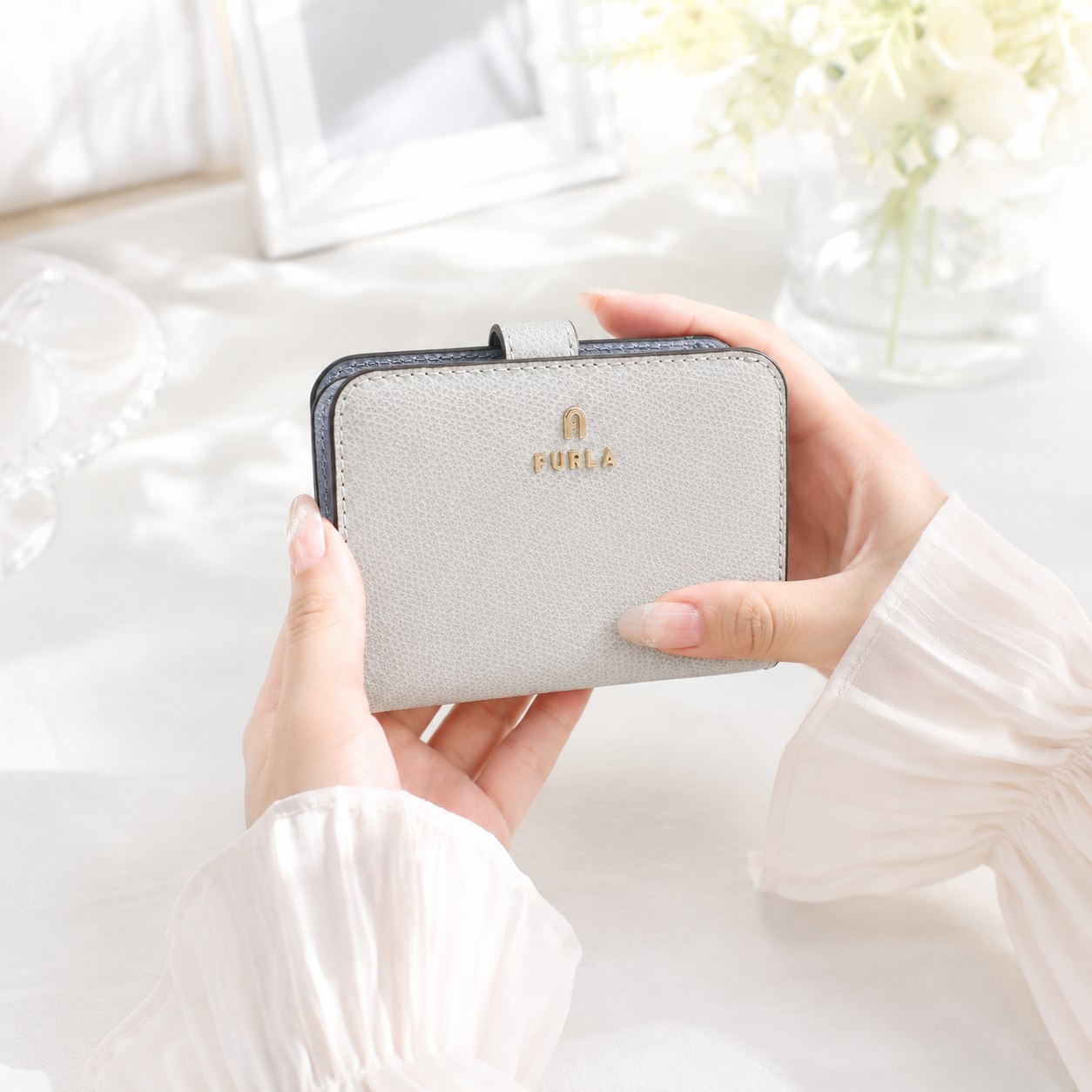 FURLA フルラ 二つ折り財布 小銭入付き カメリア WP00315 ARE000 4351S CAMELIA S レディース グレー