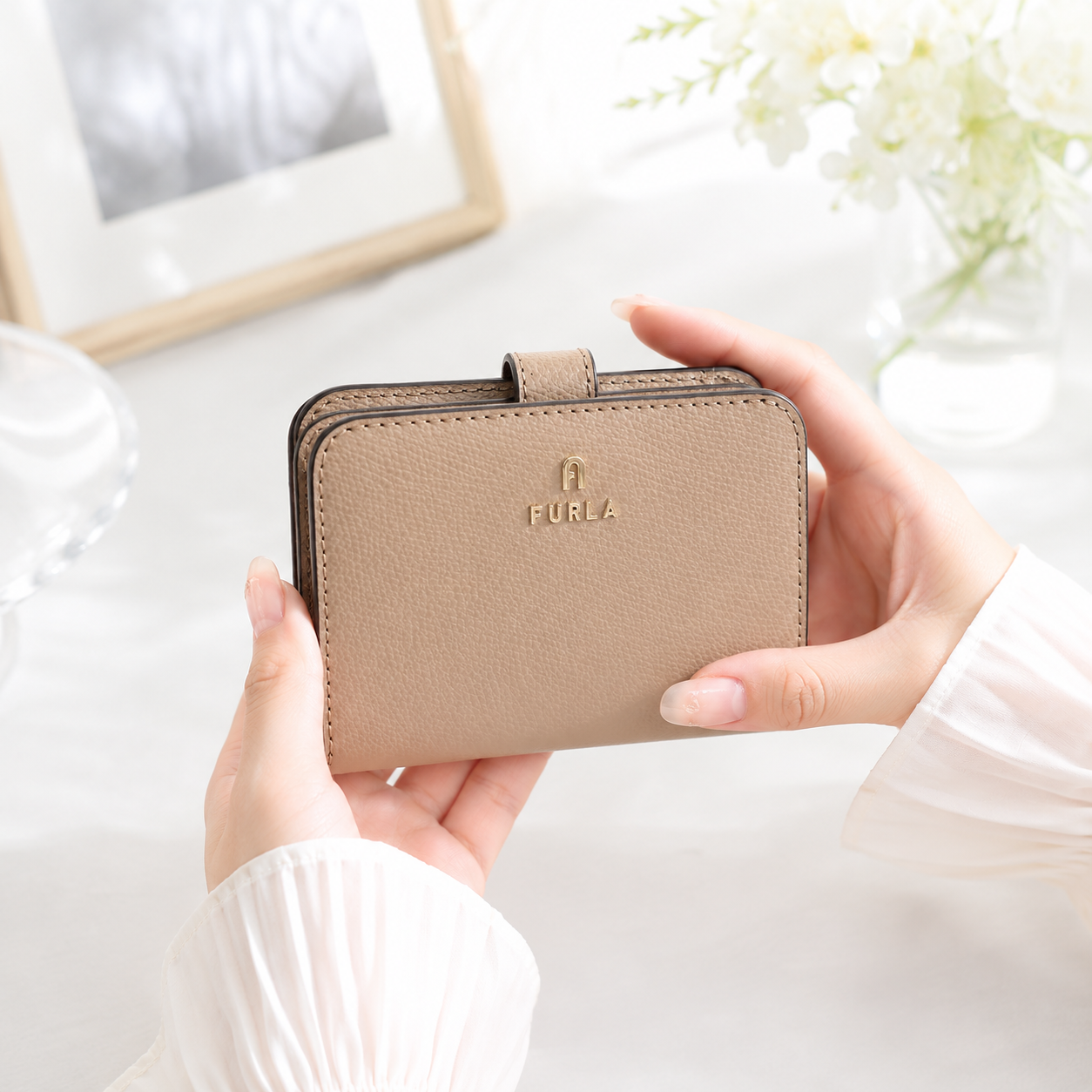 FURLA フルラ 二つ折り財布 小銭入付き カメリア WP00315 ARE000 1257S CAMELIA S レディース ベージュ