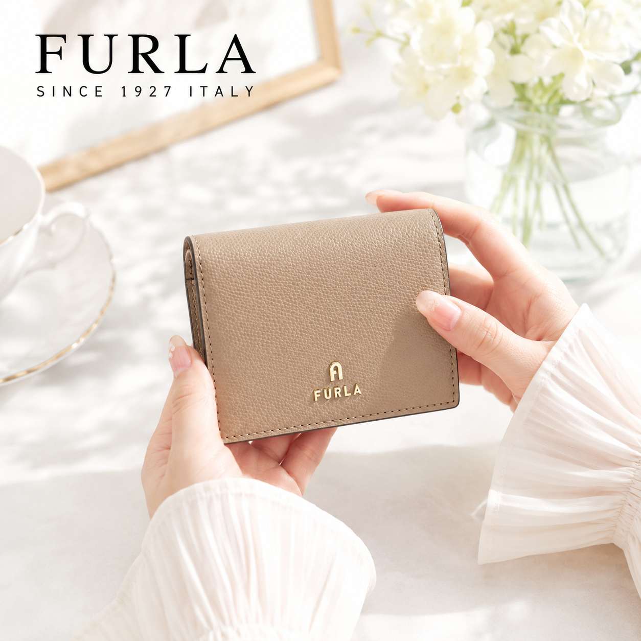FURLA フルラ 二つ折り財布 小銭入付き カメリア WP00304 ARE000 1257S CAMELIA S レディース ベージュ