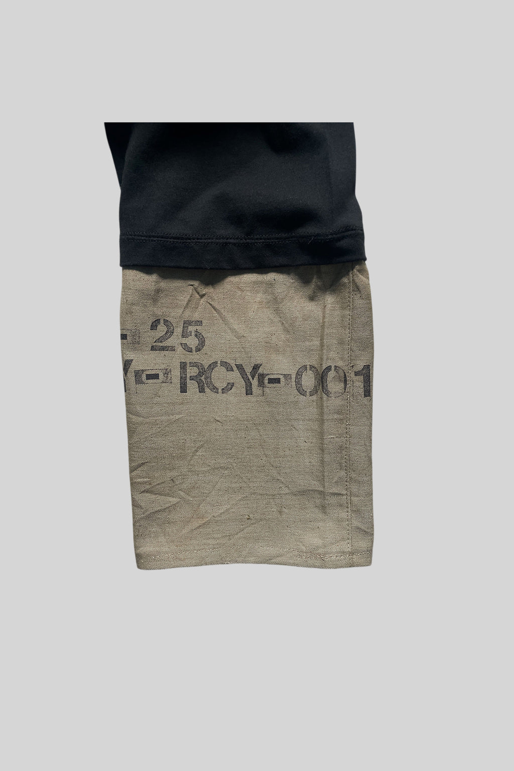 T-SHIRT A MANICHE LUNGHE "MILITARY LAUNDRY BAG SLEEVE" (parte 1)