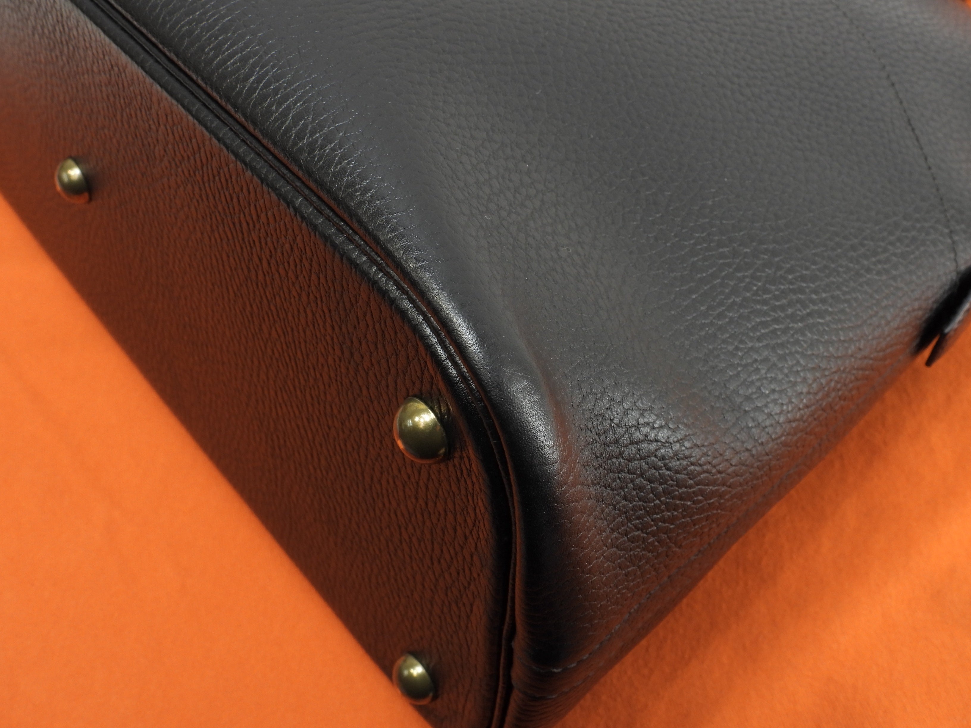 Hermès Bolide 37 in pelle Ardennes nera, hardware dorato, borsa a mano con tracolla @〇X