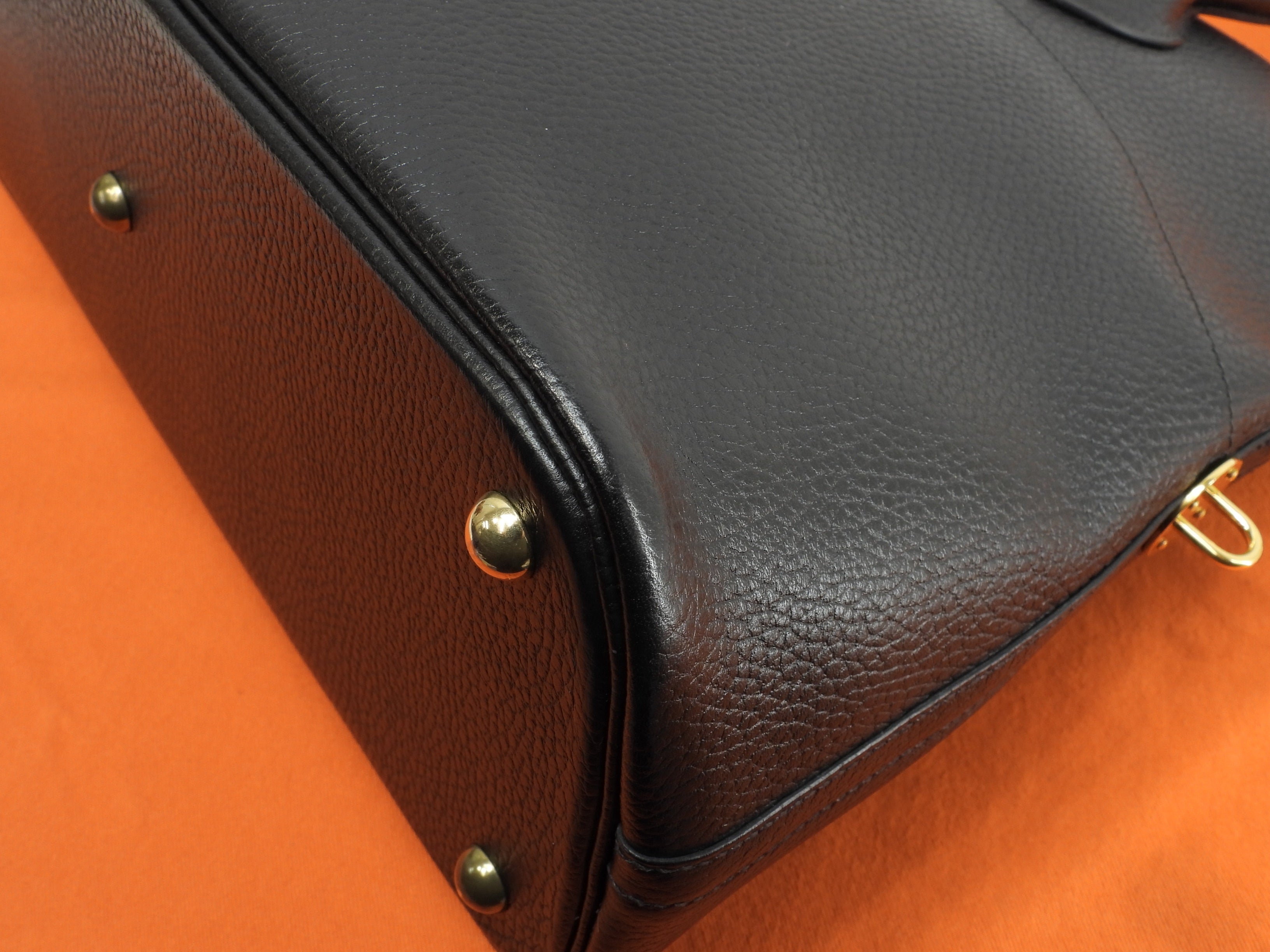 Hermès Bolide 37 in pelle Ardennes nera, hardware dorato, borsa a mano con tracolla @〇X
