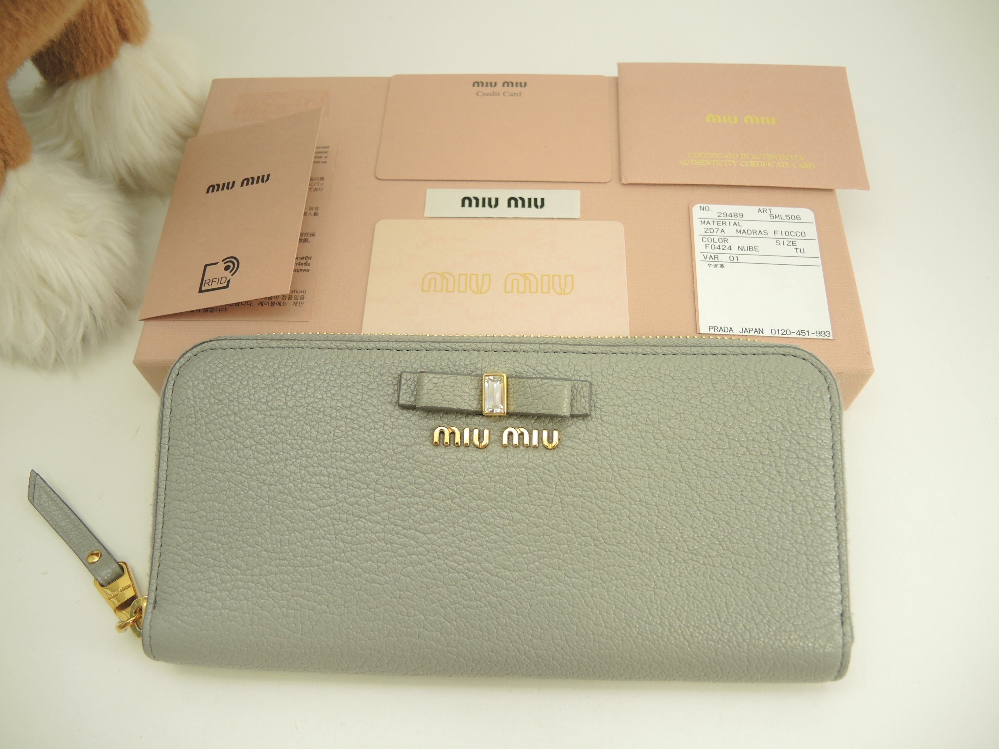 Miu Miu portafoglio con cerniera perimetrale Madras in pelle grigia, portafoglio lungo con cerniera perimetrale, pari al nuovo @262 2