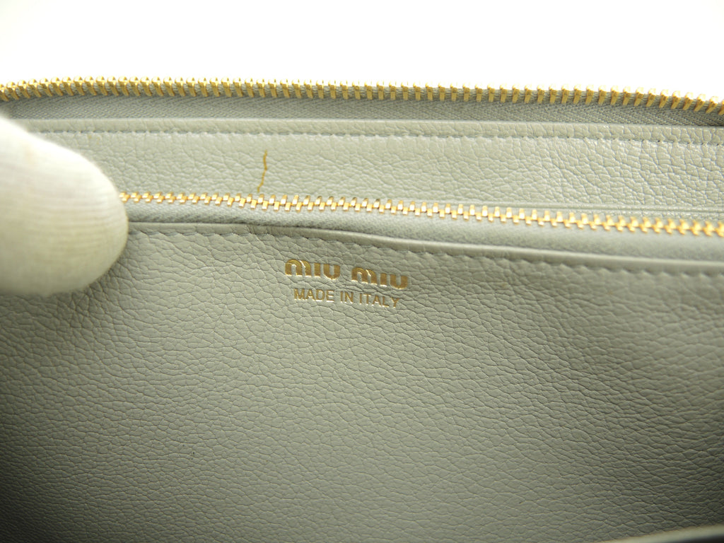 Miu Miu portafoglio con cerniera perimetrale Madras in pelle grigia, portafoglio lungo con cerniera perimetrale, pari al nuovo @262 2