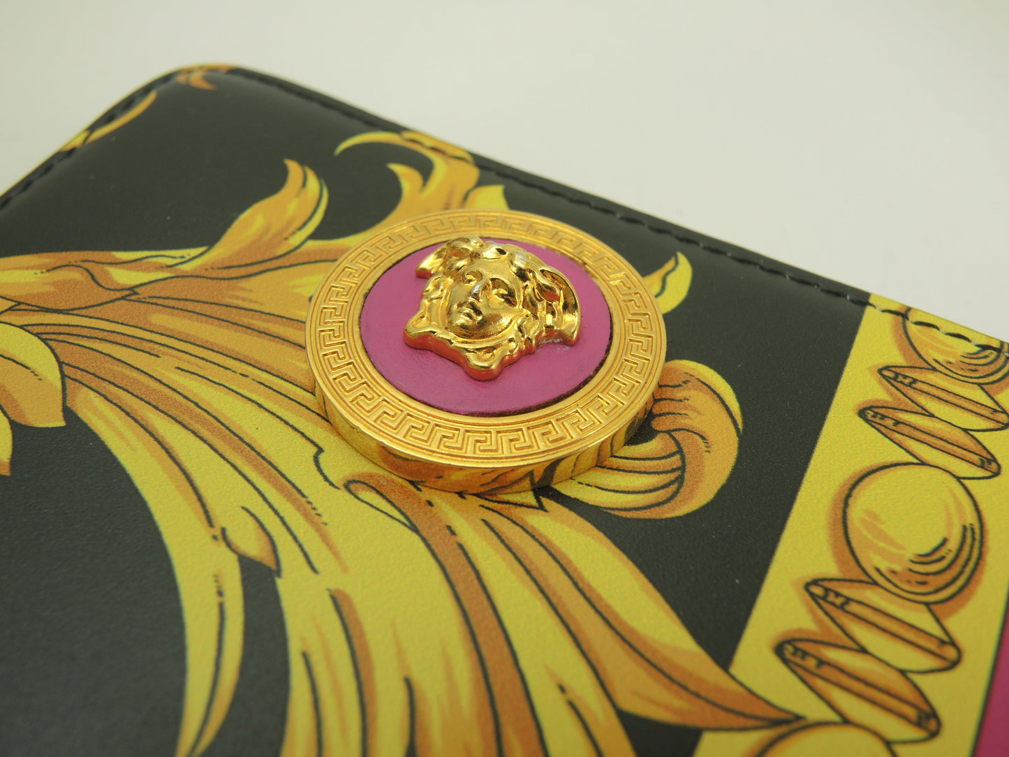 Versace Portafoglio compatto con zip Medusa in pelle nera e gialla, portafoglio a due ante, barocco, ottime condizioni @ 5