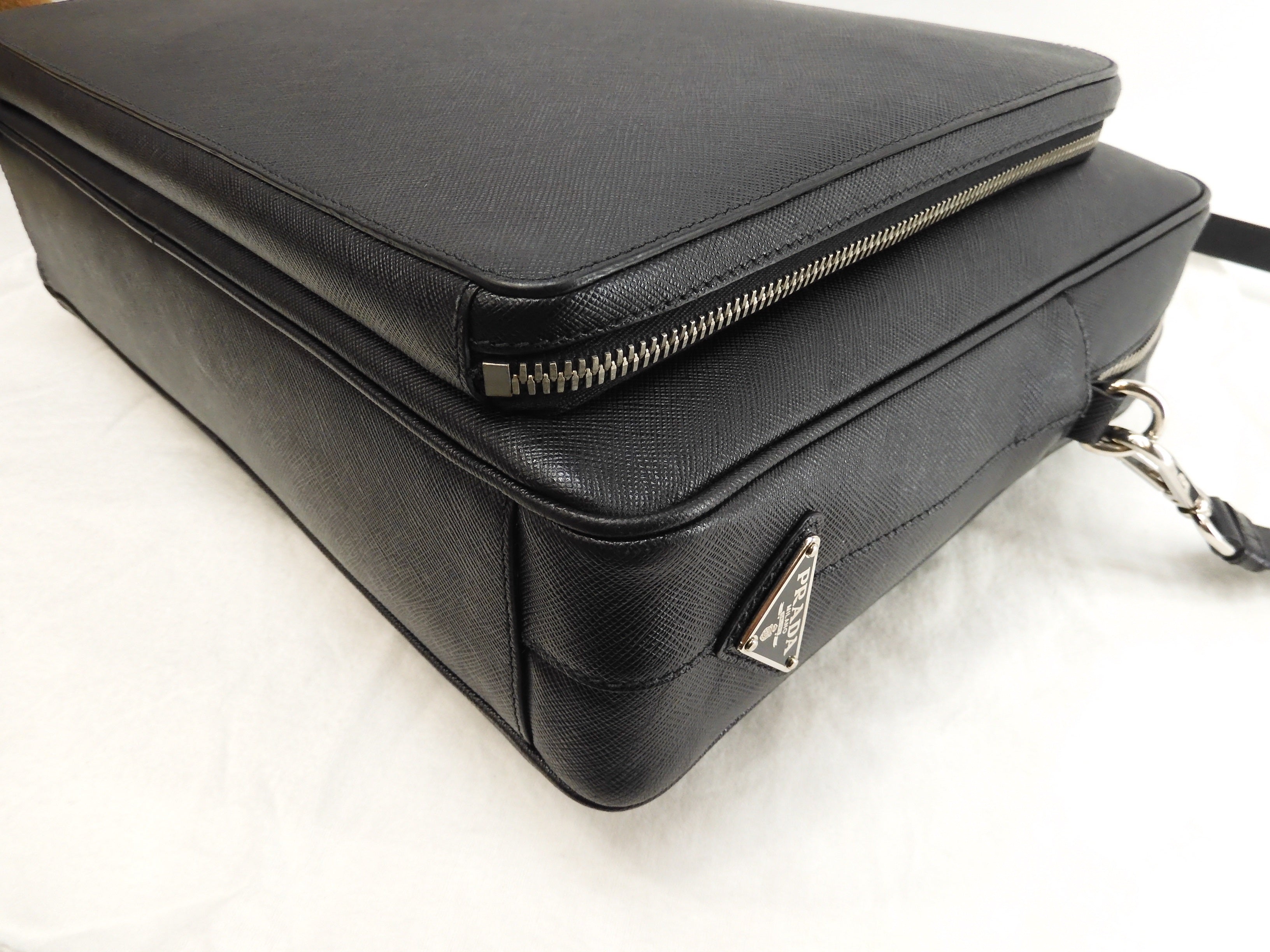 Valigetta Prada con astuccio staccabile in pelle Saffiano nera, portadocumenti@164