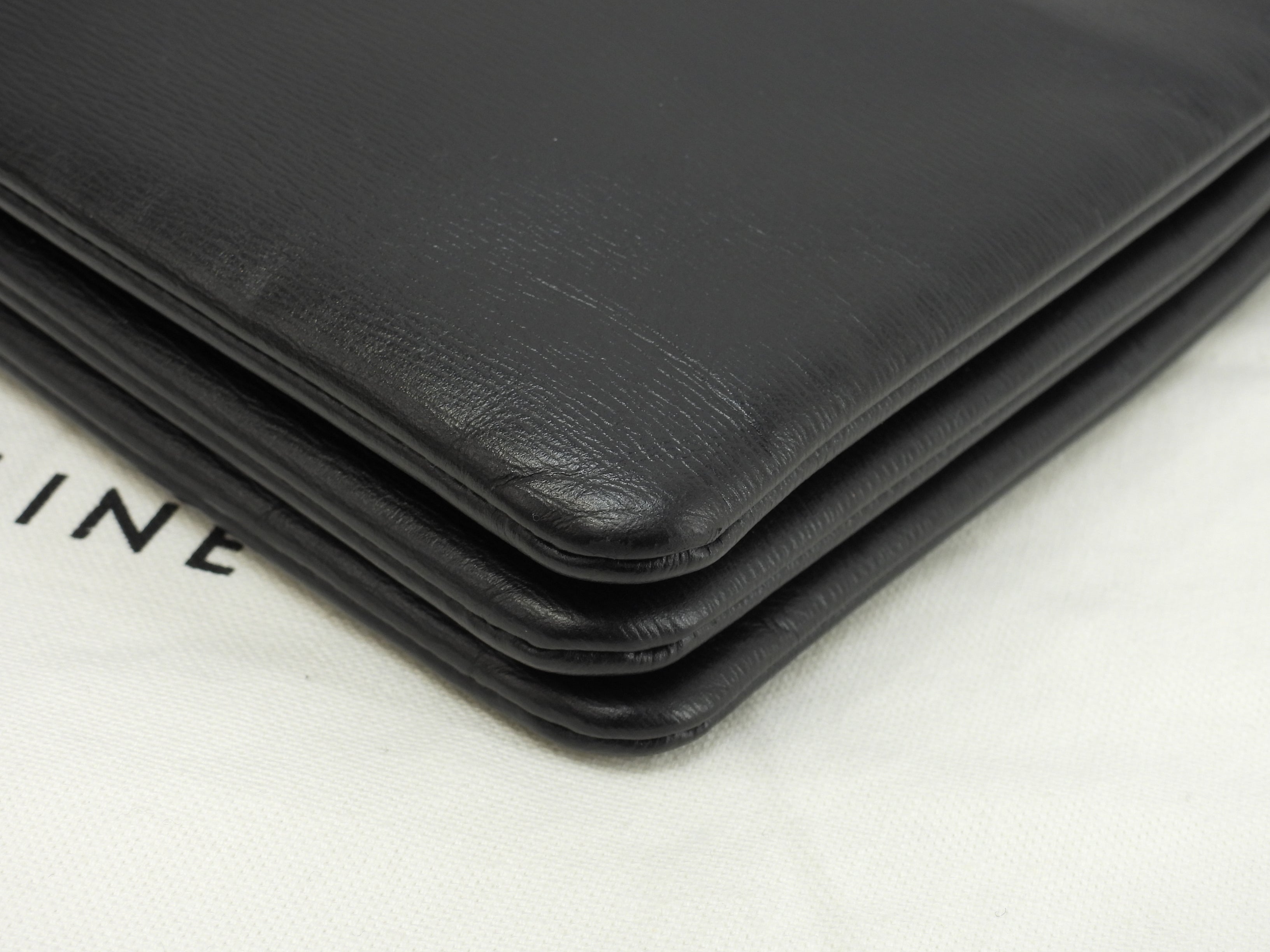 Celine Trio Large in pelle martellata nera con hardware dorato, borsa a tracolla, pochette, condizioni eccellenti@W-GA-3117