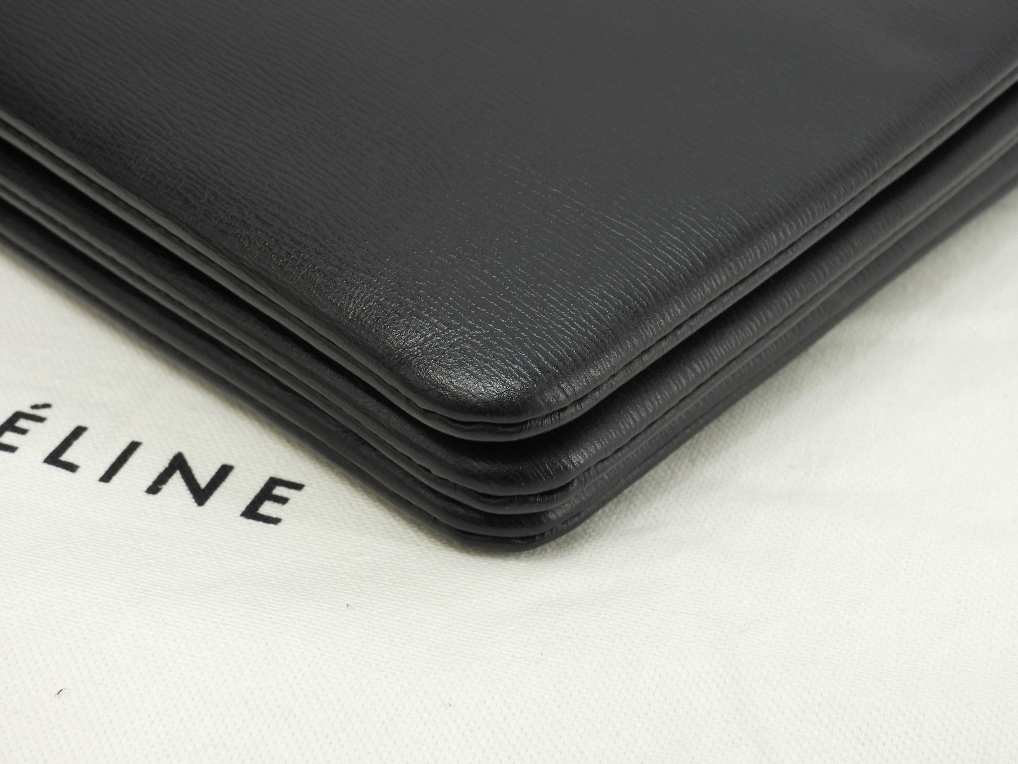 Celine Trio Large in pelle martellata nera con hardware dorato, borsa a tracolla, pochette, condizioni eccellenti@W-GA-3117