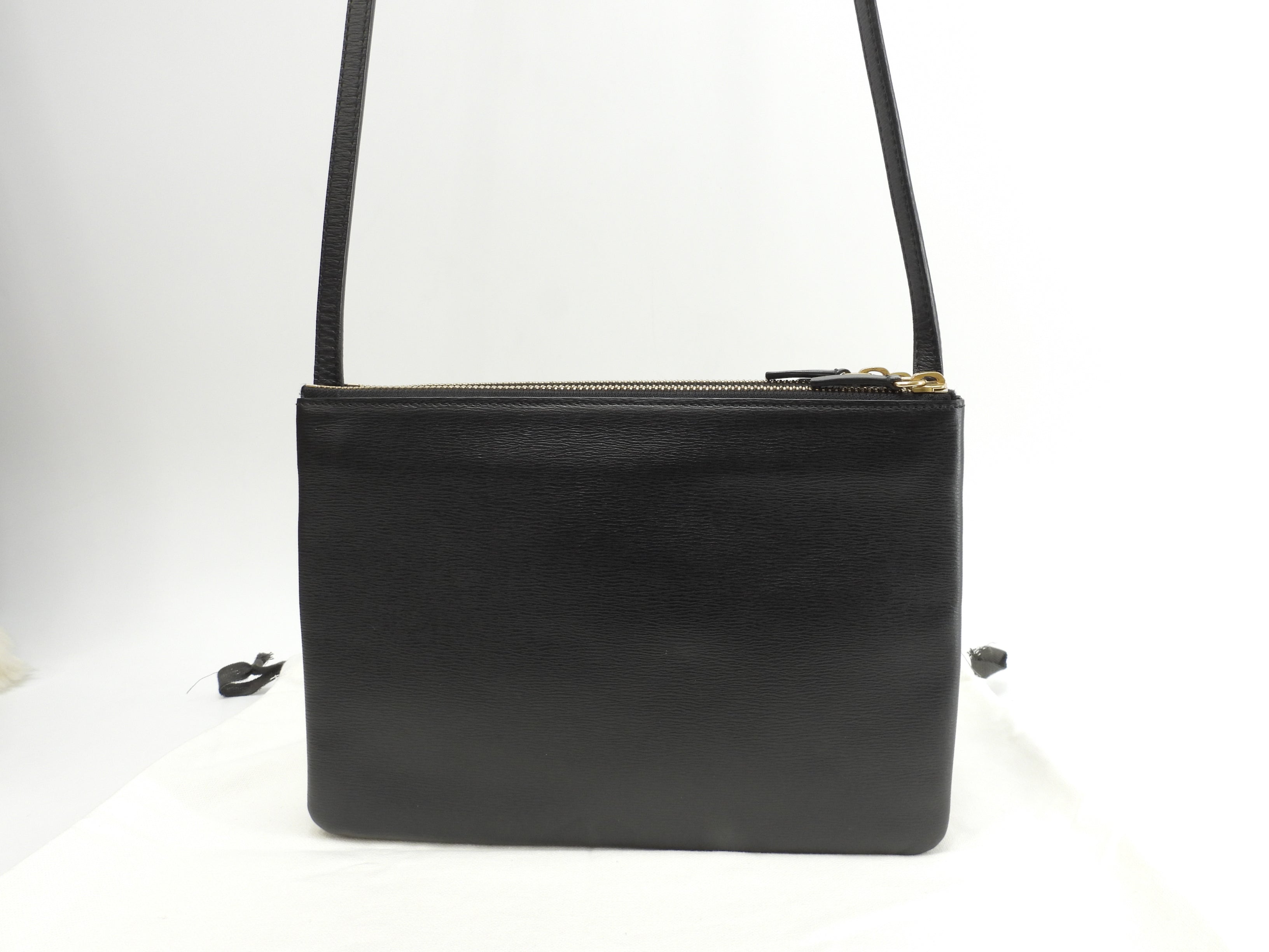 Celine Trio Large in pelle martellata nera con hardware dorato, borsa a tracolla, pochette, condizioni eccellenti@W-GA-3117