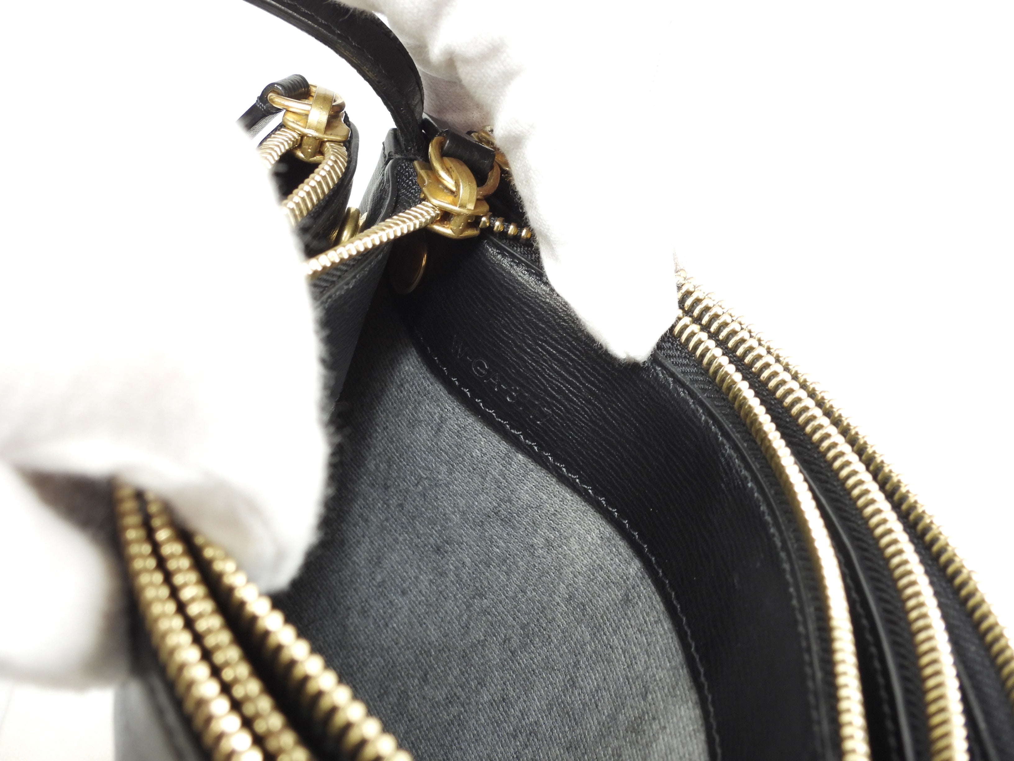 Celine Trio Large in pelle martellata nera con hardware dorato, borsa a tracolla, pochette, condizioni eccellenti@W-GA-3117