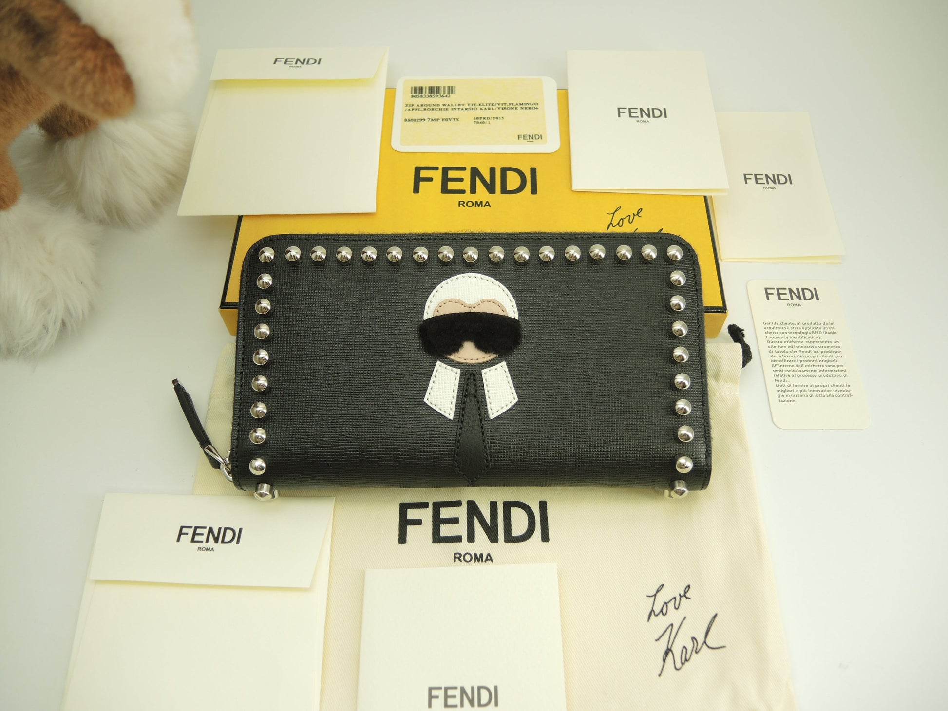 Fendi Portafoglio lungo Karlito in pelle nera con cerniera, nuovo di zecca@3