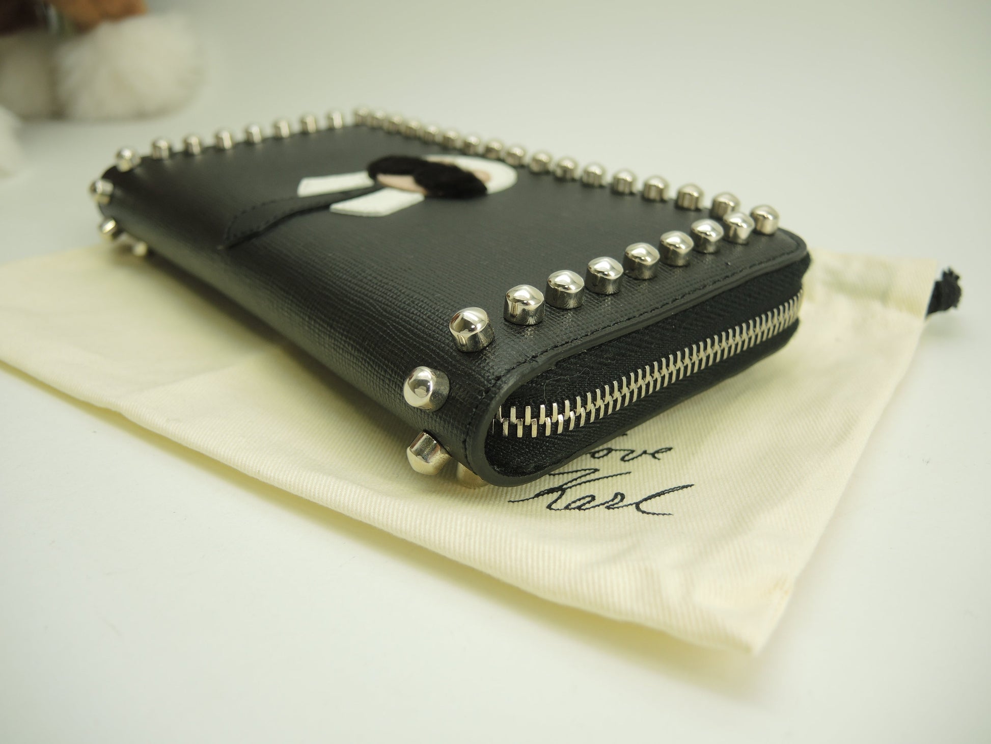 Fendi Portafoglio lungo Karlito in pelle nera con cerniera, nuovo di zecca@3