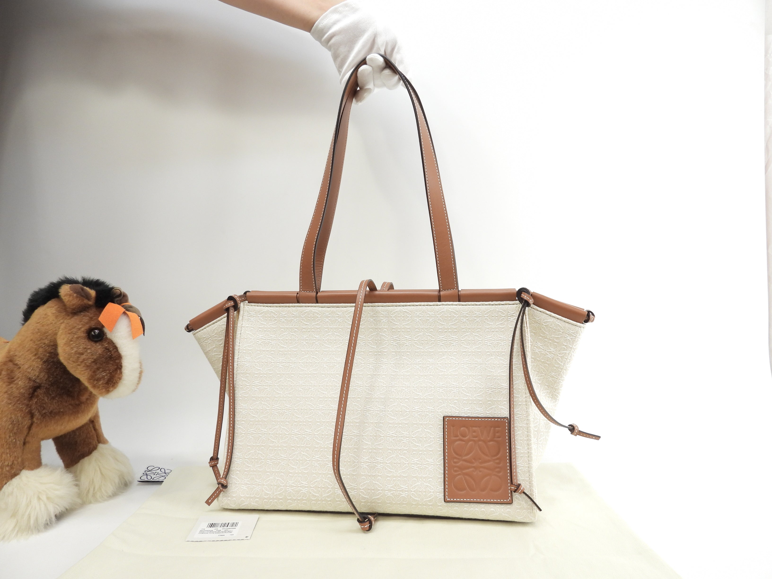 Borsa tote piccola Loewe Cushion in jacquard bianco e marrone, tracolla, condizioni eccellenti@272010 2