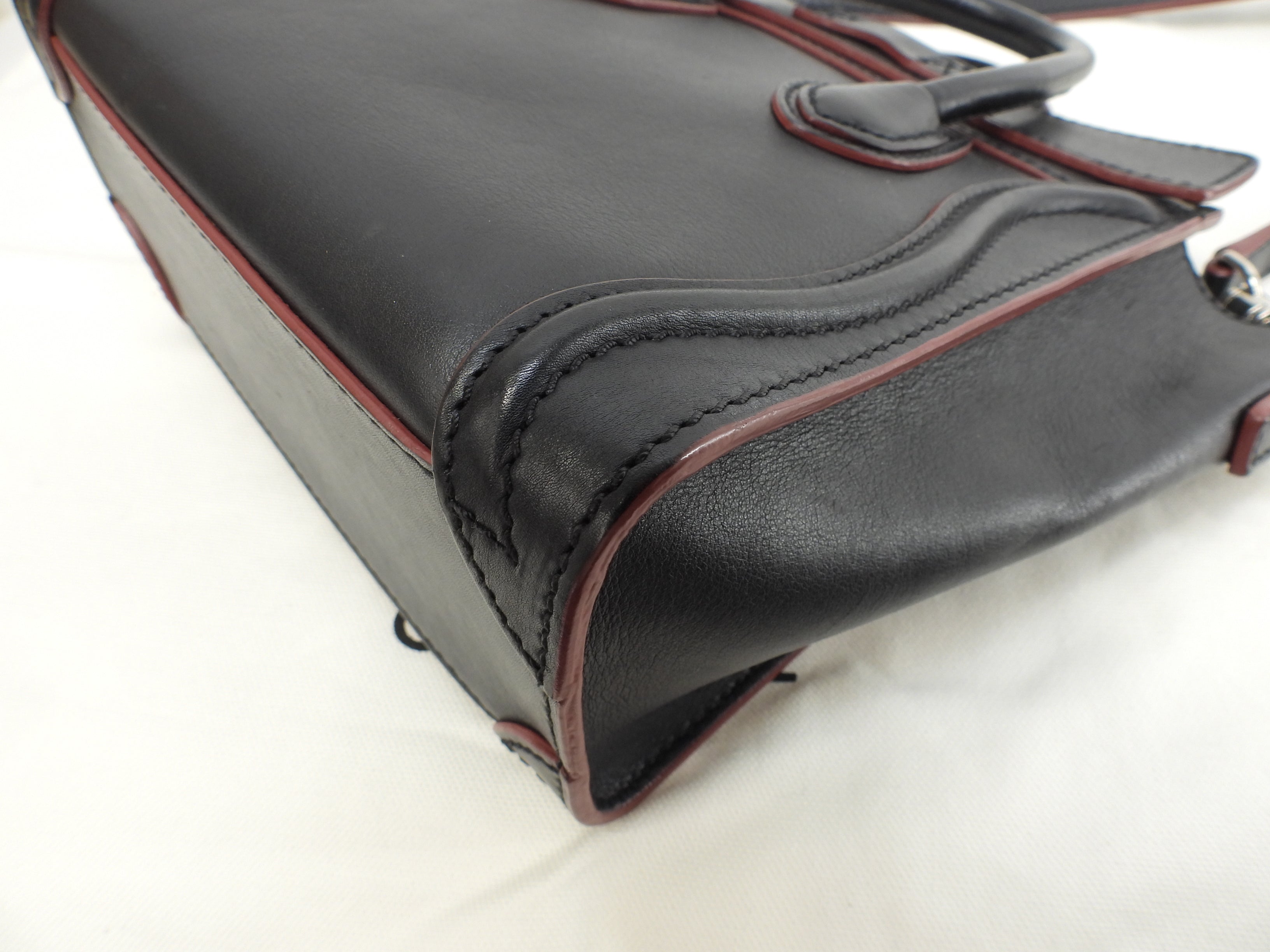 Celine Luggage Nano in pelle liscia, nero bordeaux, pochette, mini borsa a mano, ottime condizioni @W-ZP-0172