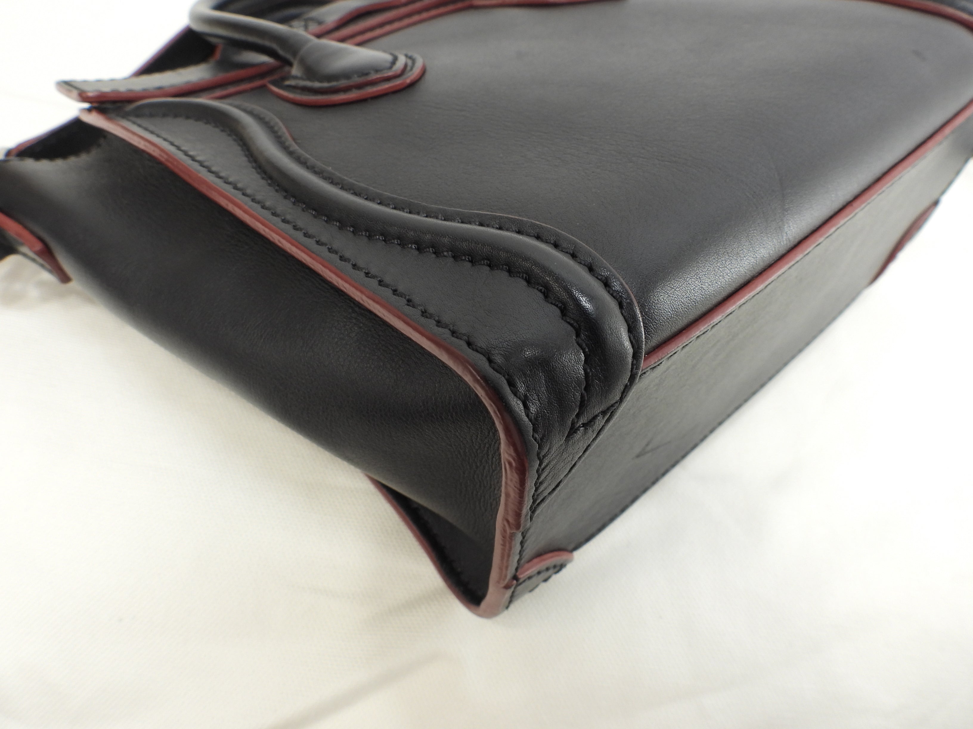 Celine Luggage Nano in pelle liscia, nero bordeaux, pochette, mini borsa a mano, ottime condizioni @W-ZP-0172