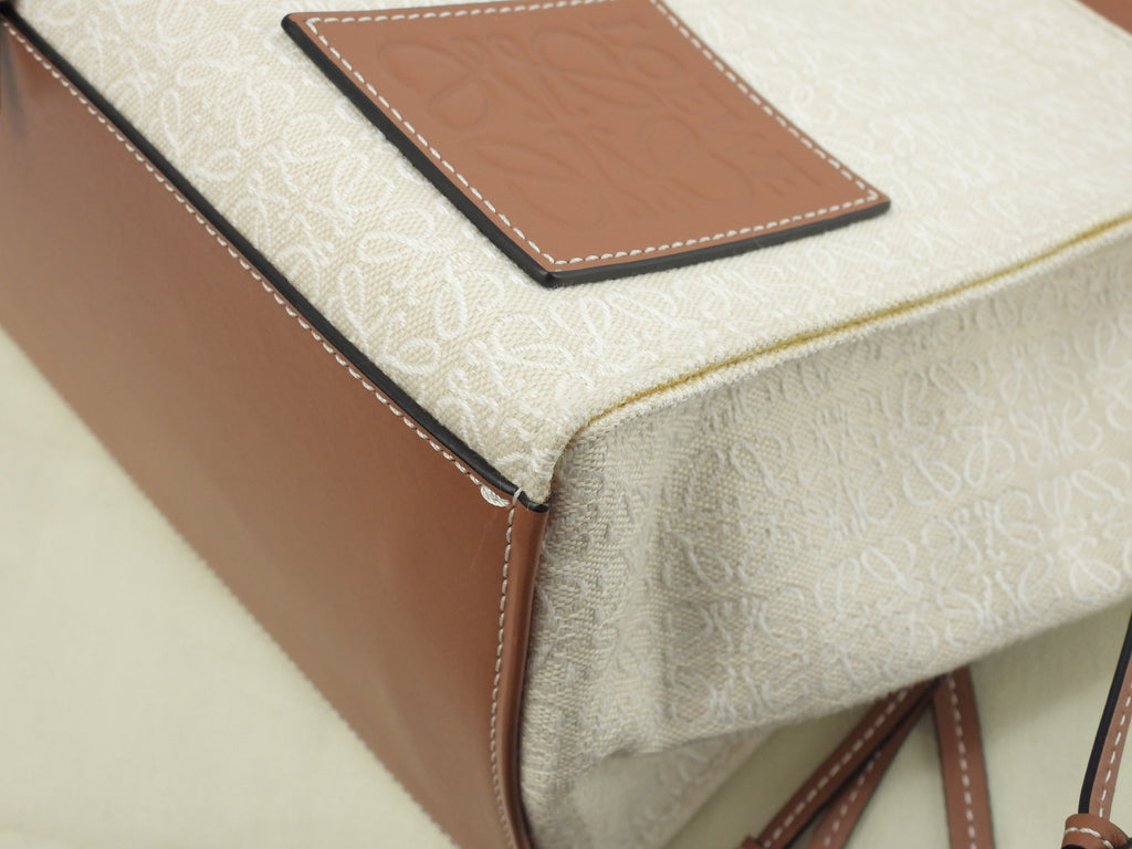 Borsa tote piccola Loewe Cushion in jacquard bianco e marrone, tracolla, condizioni eccellenti@272010 2