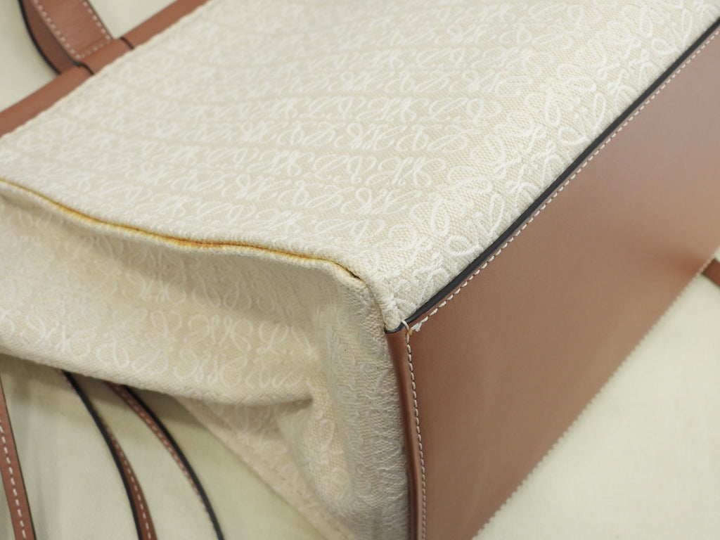 Borsa tote piccola Loewe Cushion in jacquard bianco e marrone, tracolla, condizioni eccellenti@272010 2
