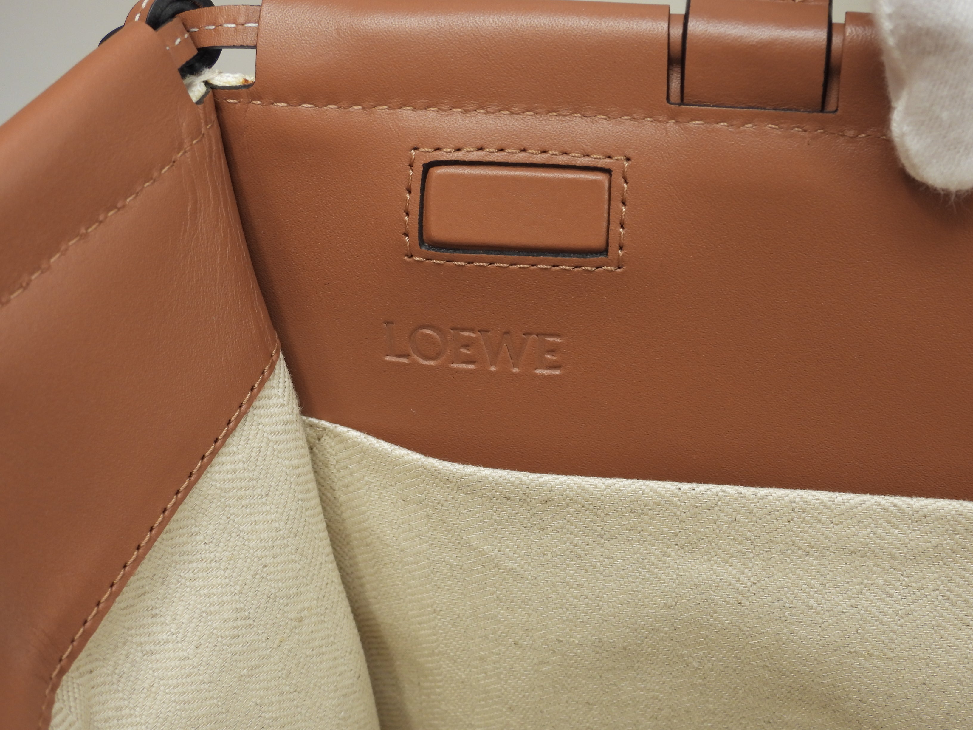 Borsa tote piccola Loewe Cushion in jacquard bianco e marrone, tracolla, condizioni eccellenti@272010 2