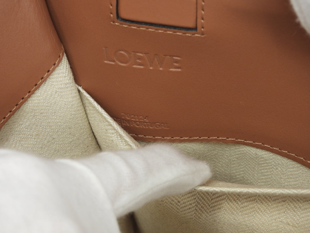 Borsa tote piccola Loewe Cushion in jacquard bianco e marrone, tracolla, condizioni eccellenti@272010 2