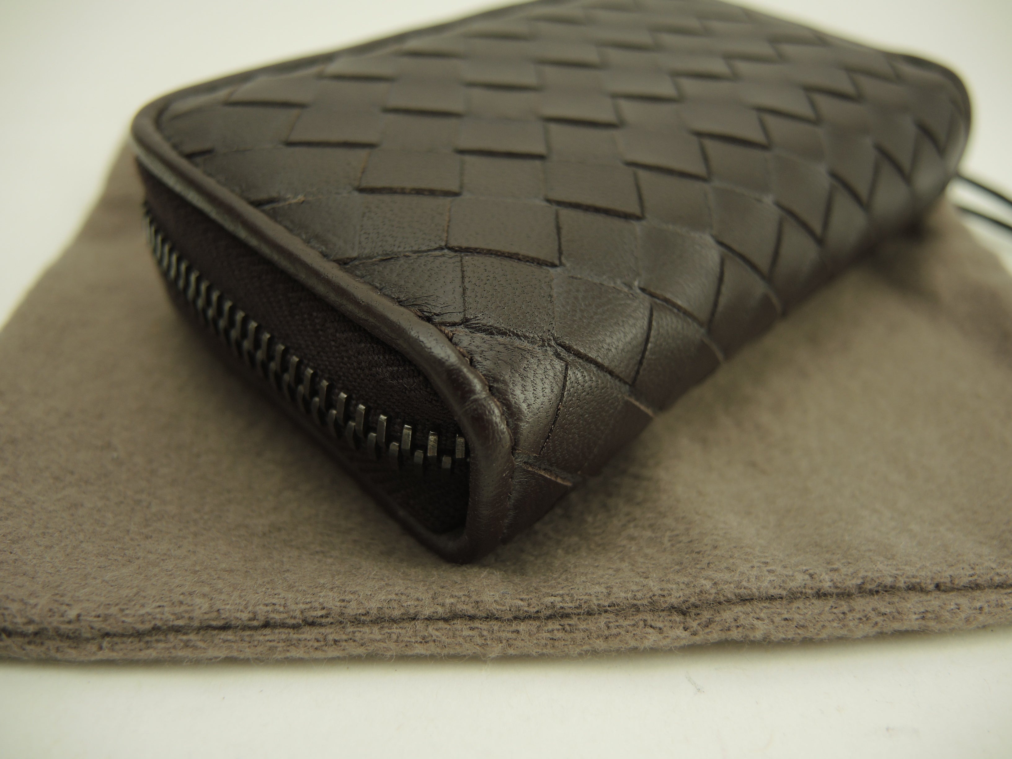 Bottega Veneta - Portamonete rotondo con cerniera in pelle Intrecciato marrone, mai usato @B00501795V