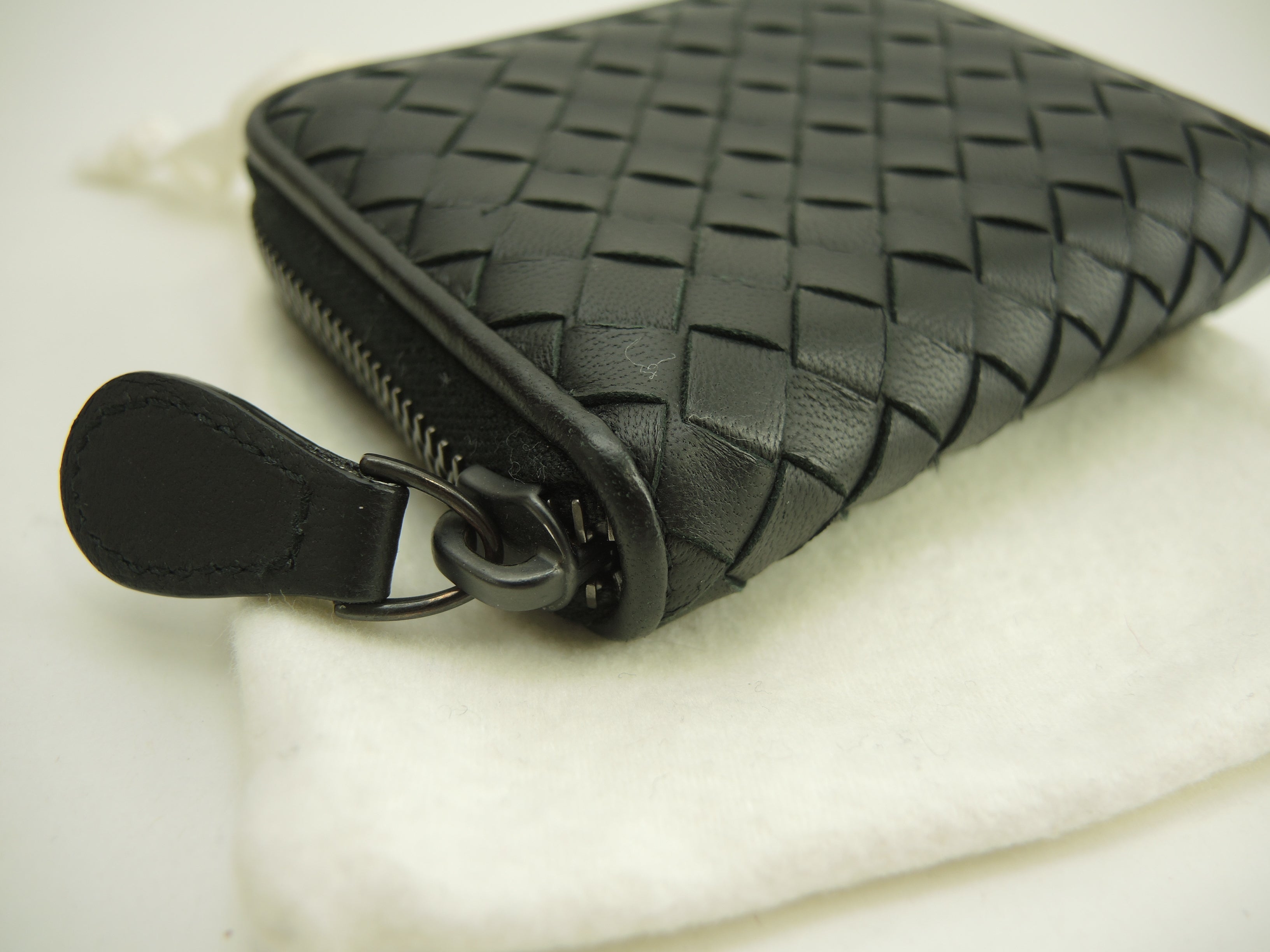 Bottega Veneta Portamonete zip around in pelle nera Intrecciato Ottime condizioni @S02035190N