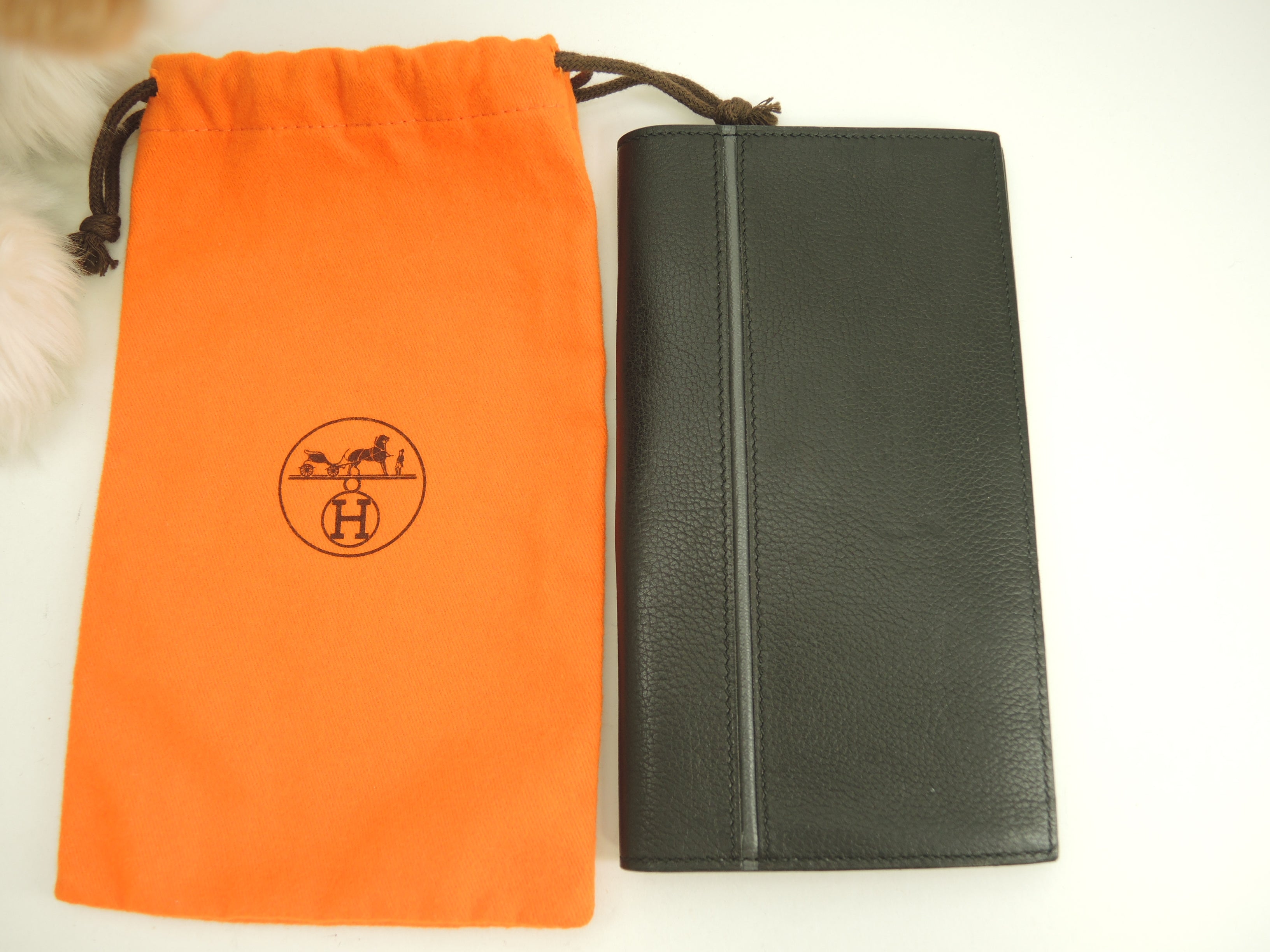Hermès MC2 Fleming Portafoglio lungo bifold con scomparti, in pelle Vache Chamonix nera @□R