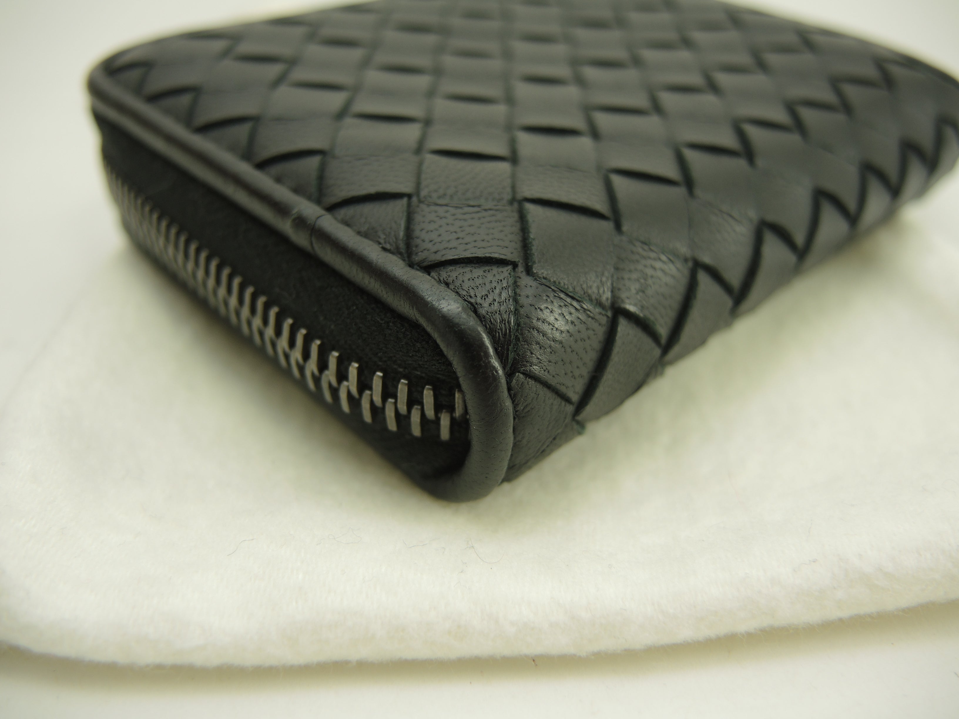 Bottega Veneta Portamonete zip around in pelle nera Intrecciato Ottime condizioni @S02035190N