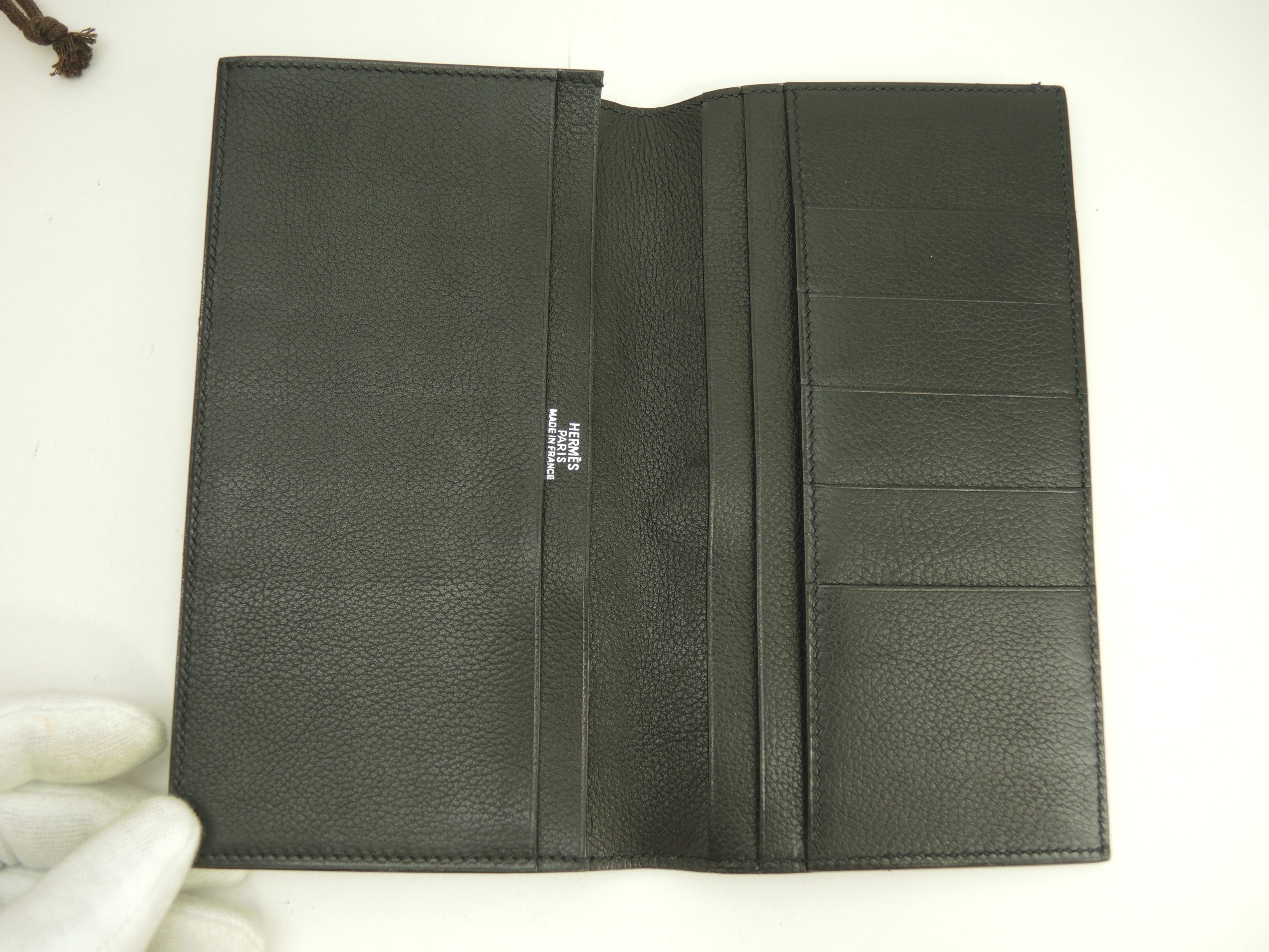 Hermès MC2 Fleming Portafoglio lungo bifold con scomparti, in pelle Vache Chamonix nera @□R