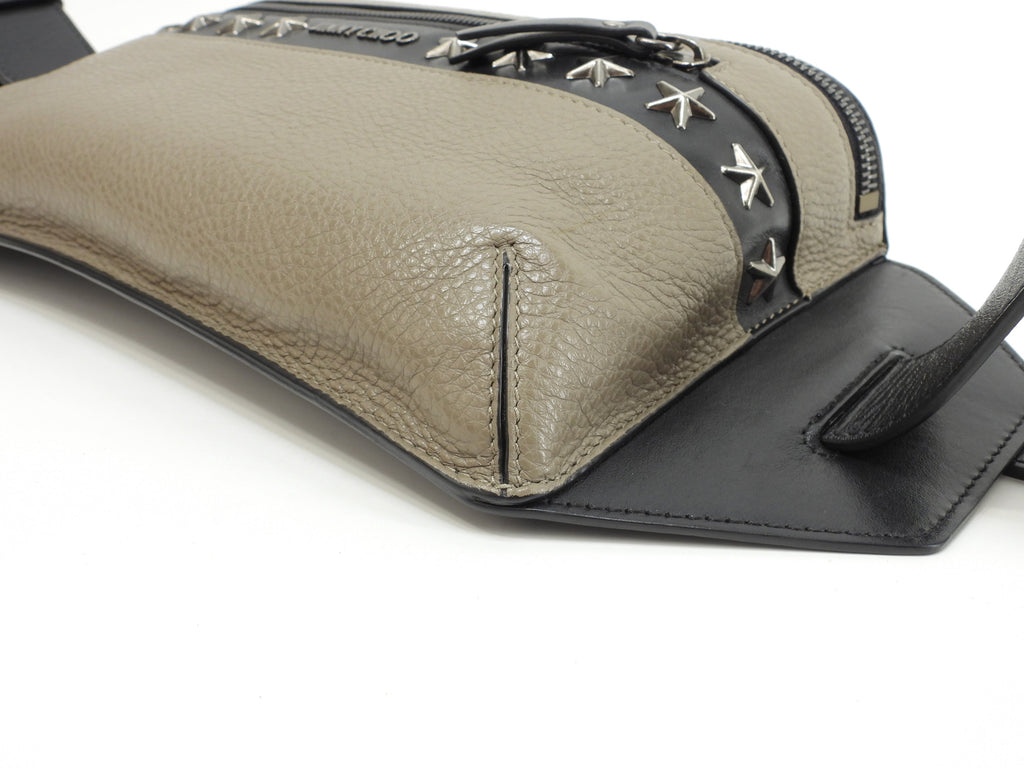 Jimmy Choo Oscar, borse a tracolla, borse a tracolla, borse a tracolla, borse a tracolla, borse a tracolla, in pelle grigio/nero con borchie a stella, in ottime condizioni @FQLTV4