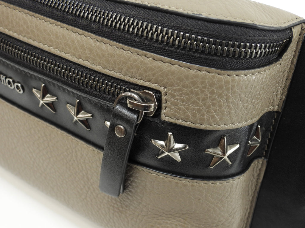 Jimmy Choo Oscar, borse a tracolla, borse a tracolla, borse a tracolla, borse a tracolla, borse a tracolla, in pelle grigio/nero con borchie a stella, in ottime condizioni @FQLTV4