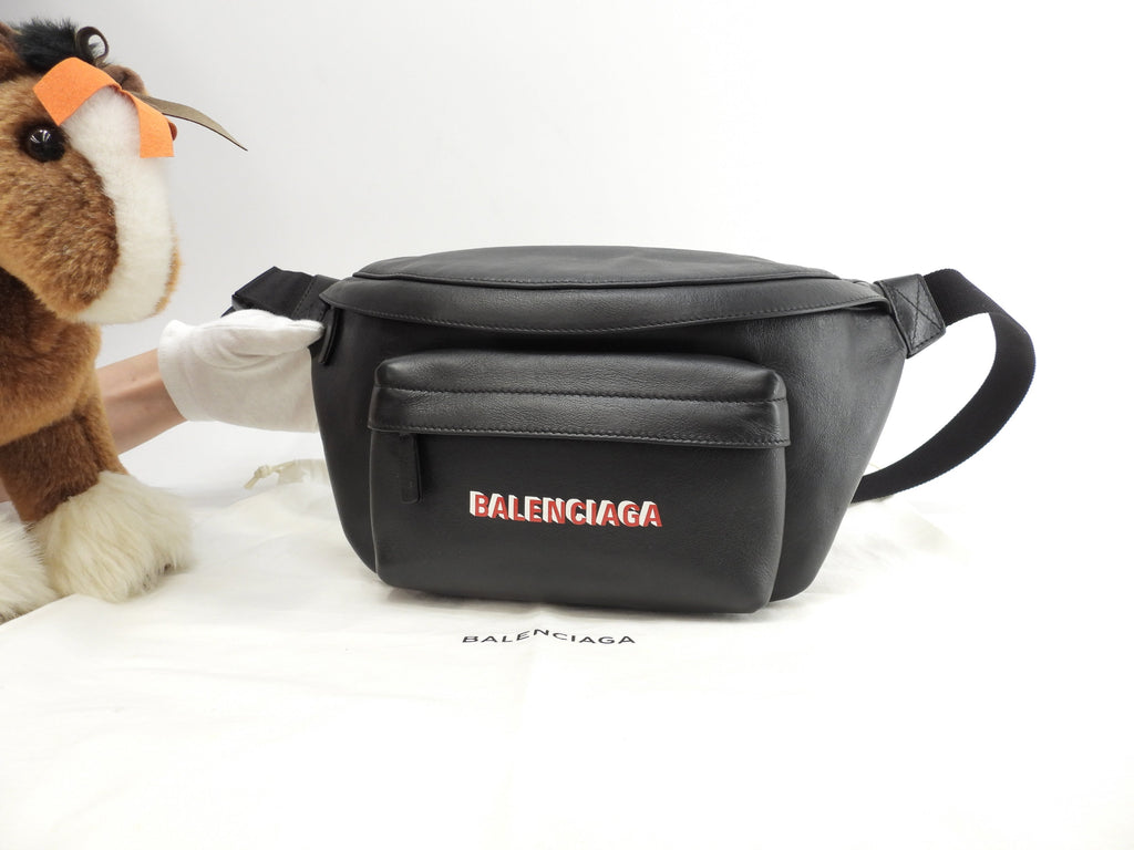 Balenciaga Marsupio Everyday in pelle nero-rosso, ottime condizioni @ 28