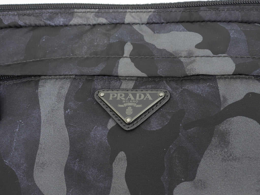 Prada Borsa a tracolla mimetica Tessuto nero/grigio/blu navy Borsa a tracolla/marsupio in condizioni eccellenti @58/C164