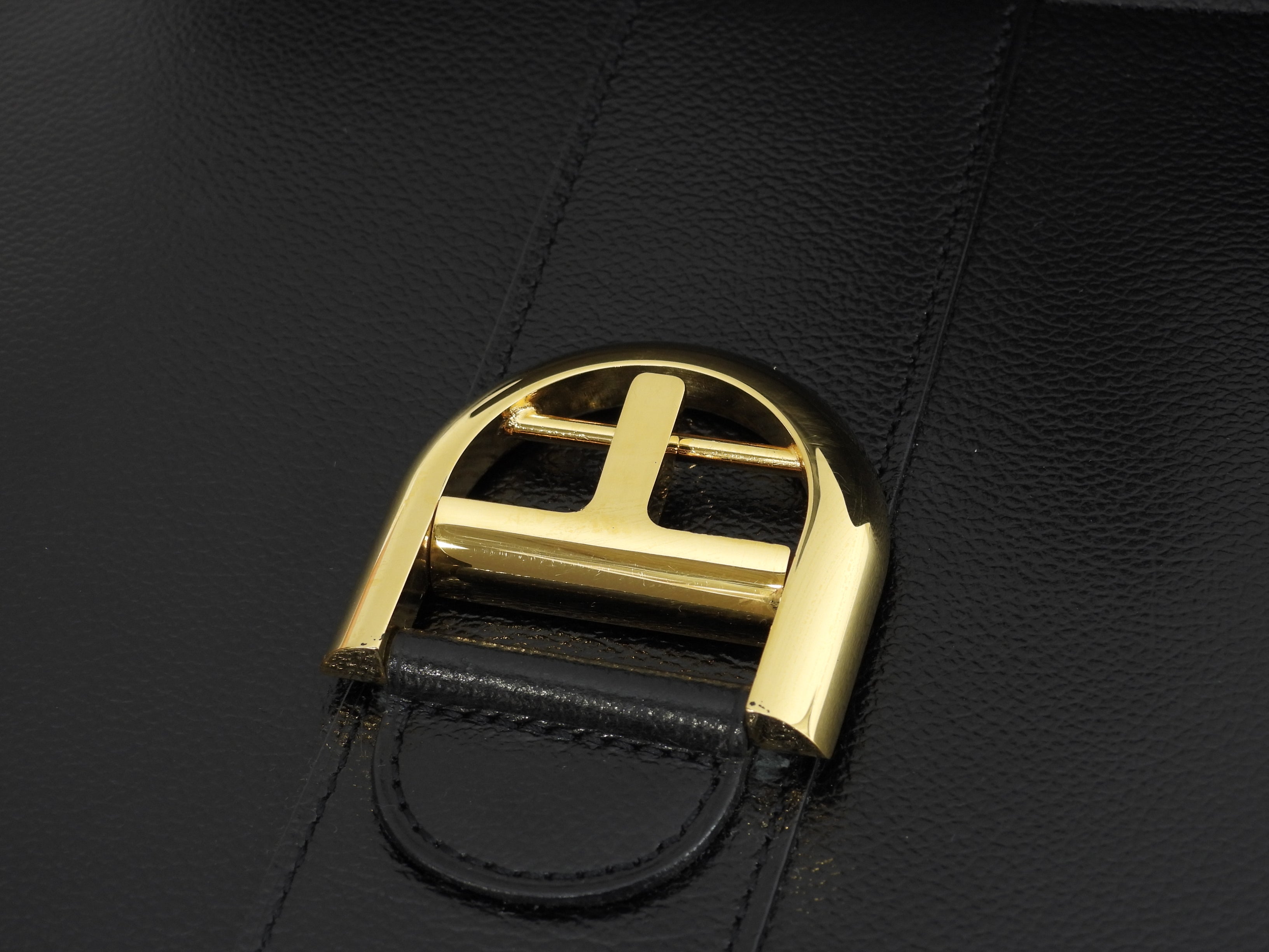 デルボー ブリヨンMM 型押レザー黒 ゴールド金具 ハンドバッグ ケリー型 美品@ 2