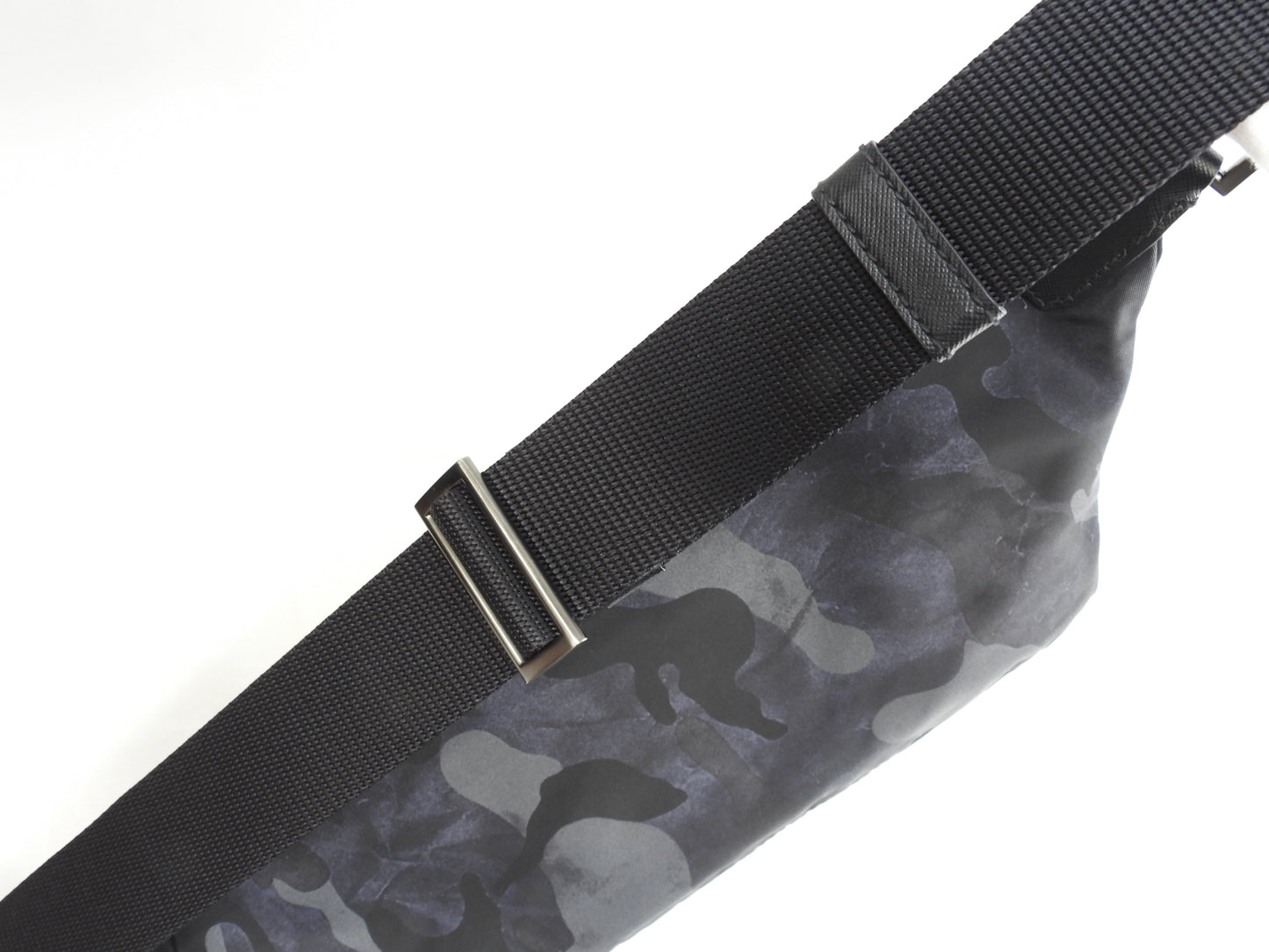 Prada Borsa a tracolla mimetica Tessuto nero/grigio/blu navy Borsa a tracolla/marsupio in condizioni eccellenti @58/C164