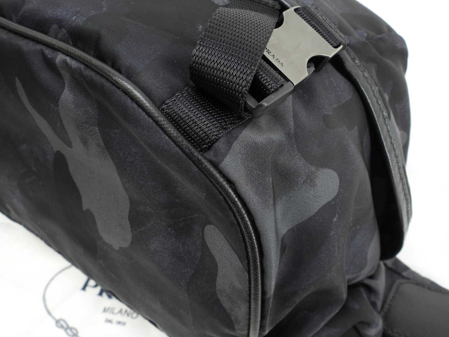 Prada Borsa a tracolla mimetica Tessuto nero/grigio/blu navy Borsa a tracolla/marsupio in condizioni eccellenti @58/C164