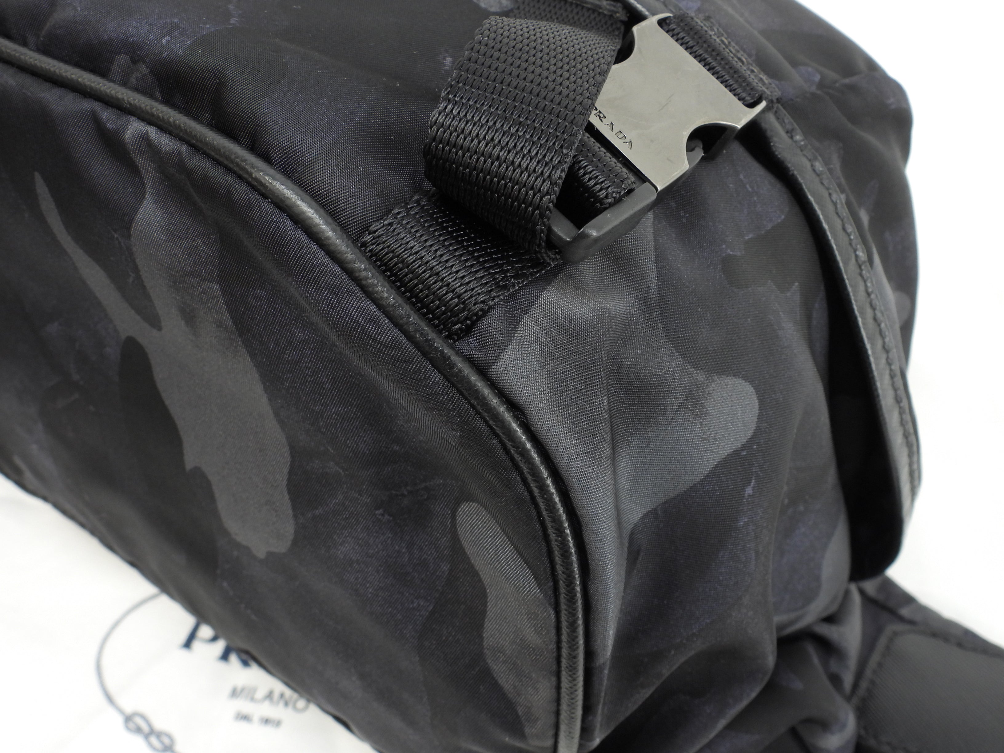 Prada Borsa a tracolla mimetica Tessuto nero/grigio/blu navy Borsa a tracolla/marsupio in condizioni eccellenti @58/C164
