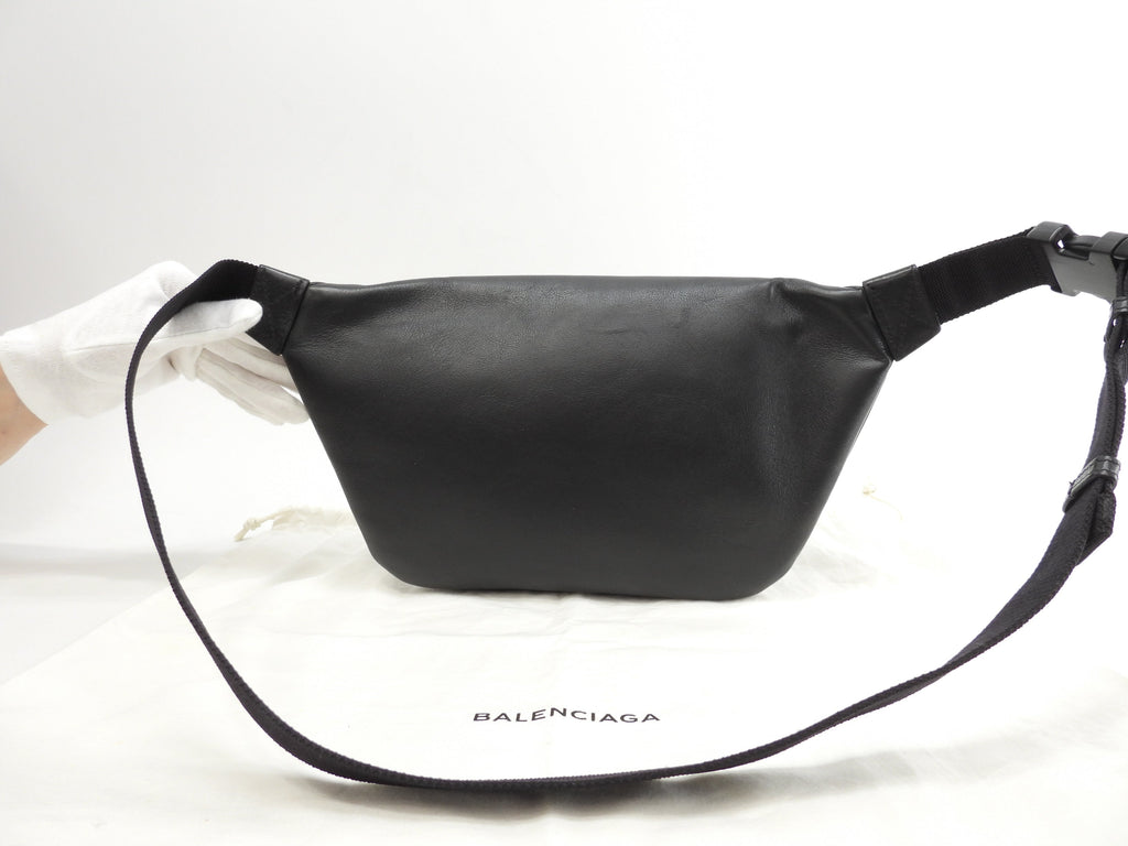 Balenciaga Marsupio Everyday in pelle nero-rosso, ottime condizioni @ 28