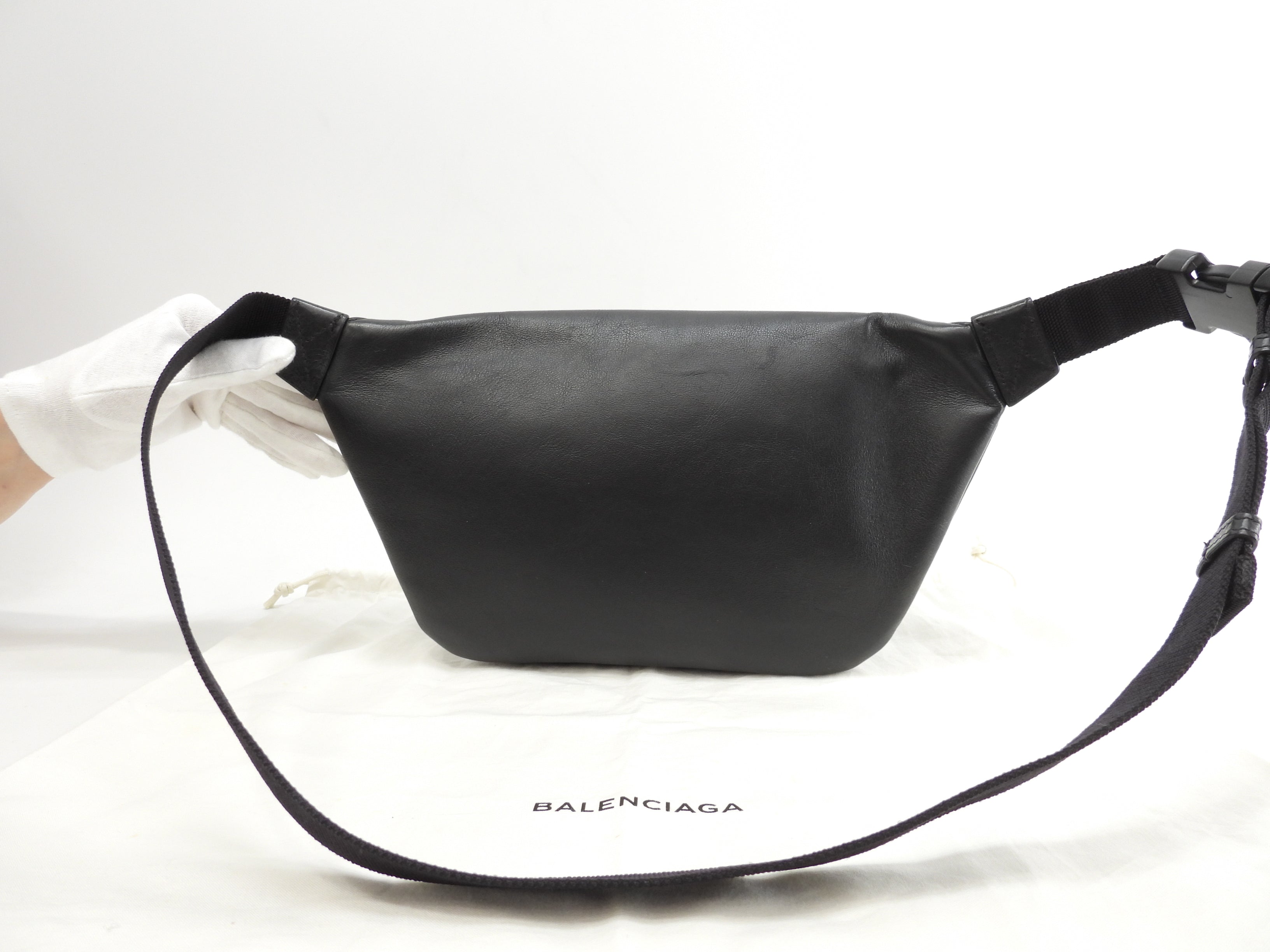 Balenciaga Marsupio Everyday in pelle nero-rosso, ottime condizioni @ 28