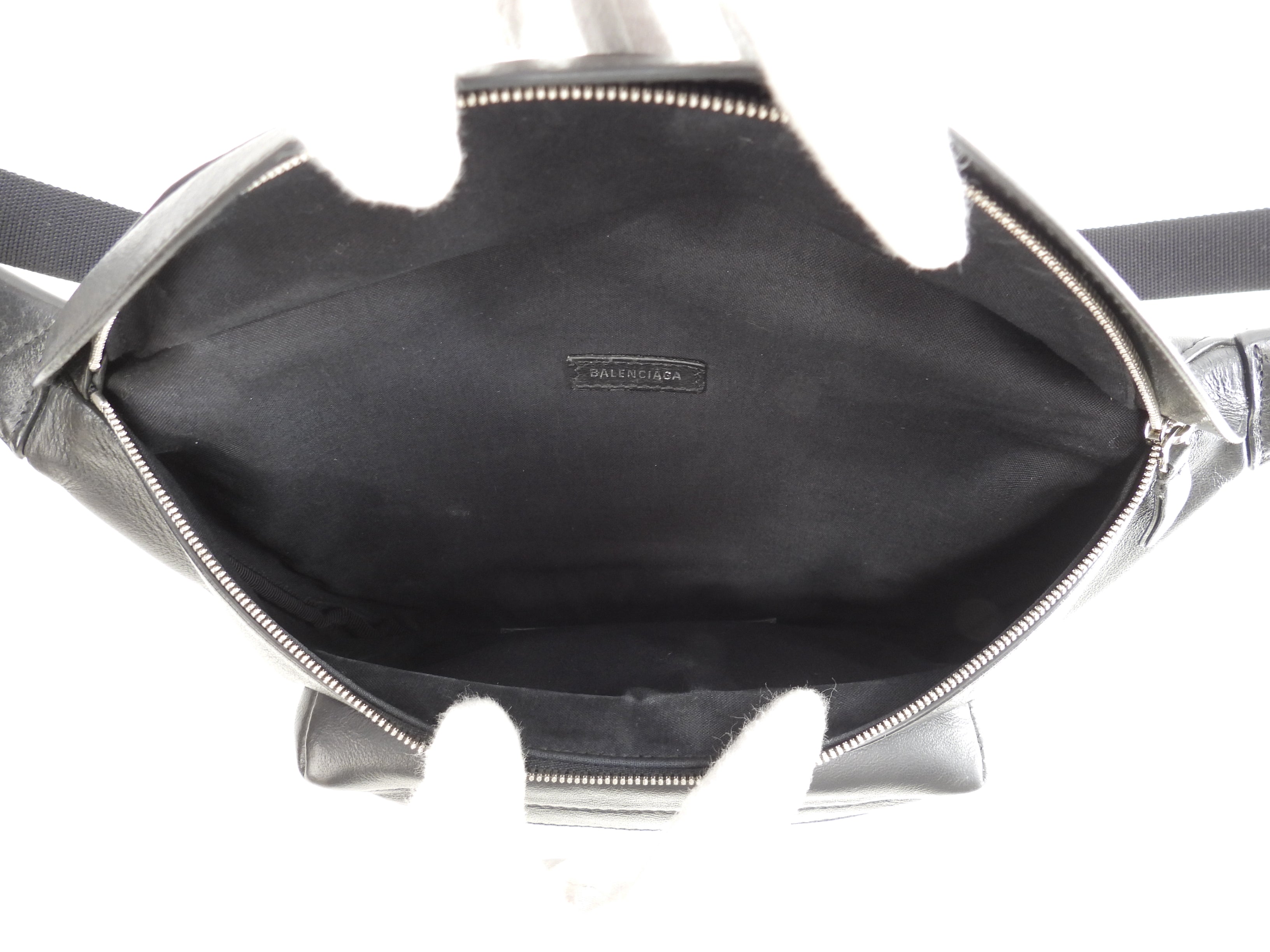 Balenciaga Marsupio Everyday in pelle nero-rosso, ottime condizioni @ 28
