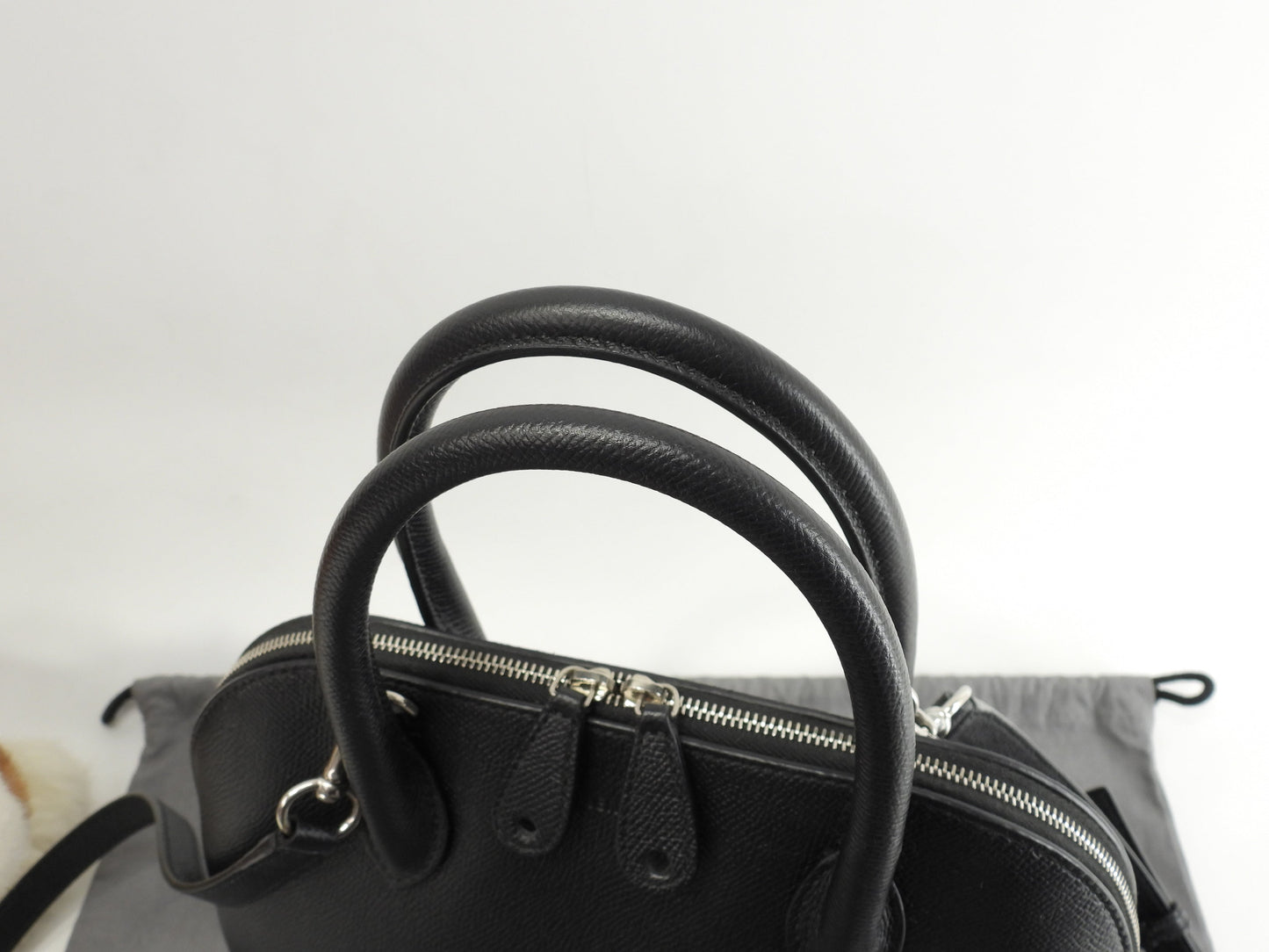 Balenciaga Borsa a mano S in pelle nera con logo grigio e tracolla staccabile, pochette, ottime condizioni @ 49