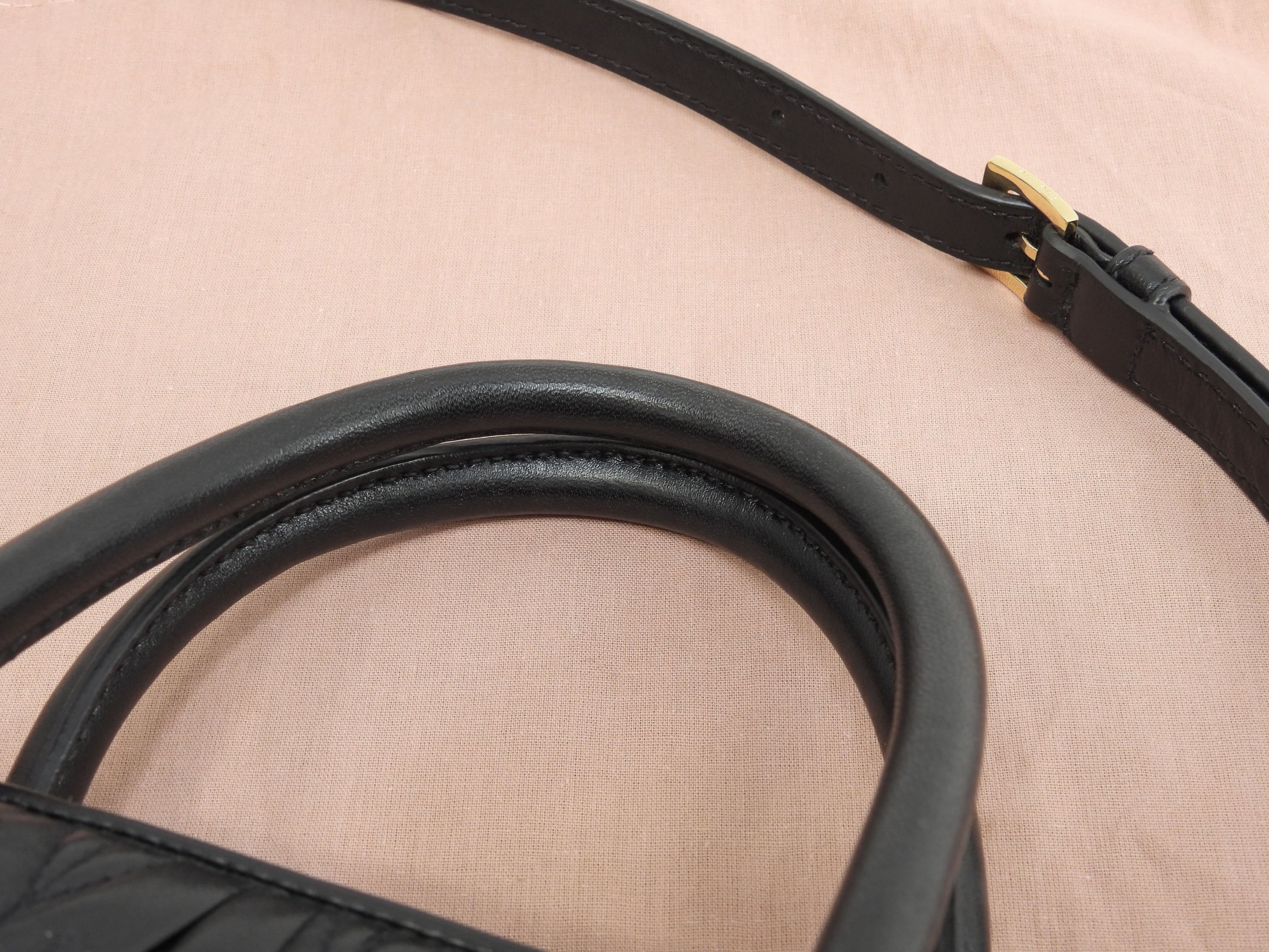 Borsa a mano Miu Miu mini con tracolla, pelle nera Matelassé, tote, pochette, condizioni eccellenti @198/B