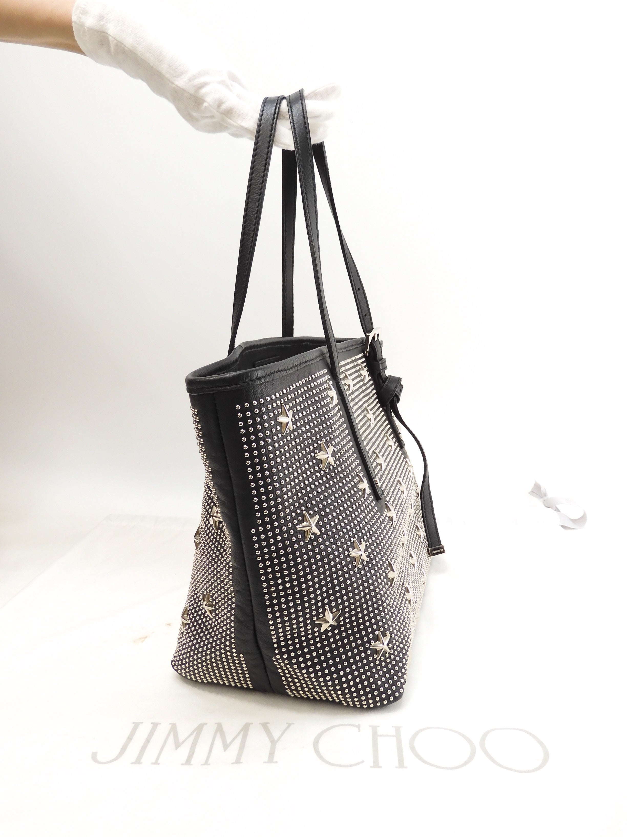 Jimmy Choo Sasha S borsa tote in pelle nera con borchie a stelle, finiture color argento @ 1